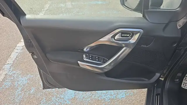 Peugeot 2008 view 7
