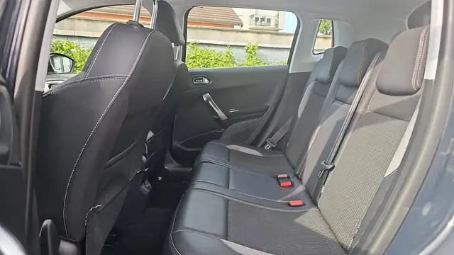 Peugeot 2008 view 9