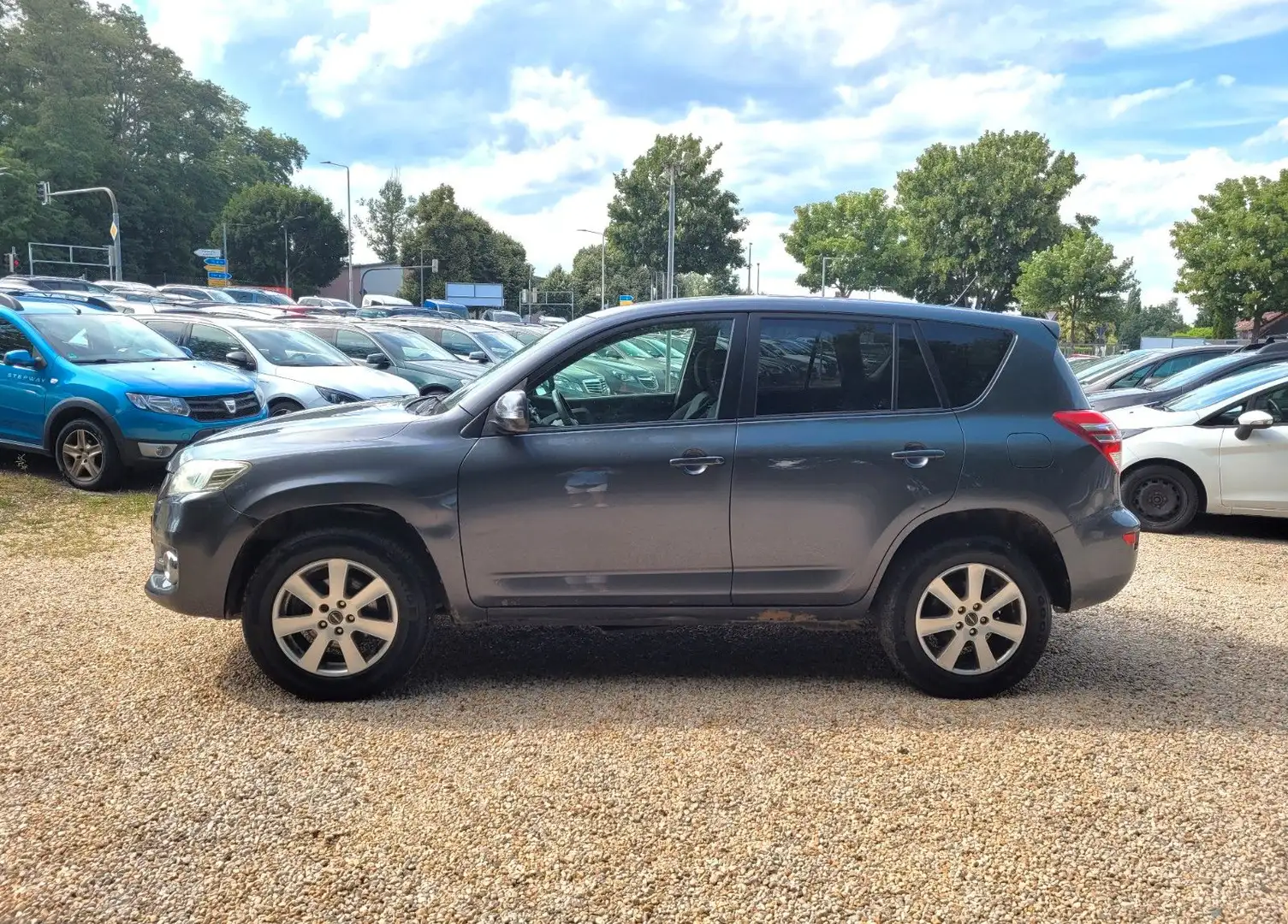 Toyota RAV 4 Life 2.2 AWD*Eur 5*Klimaaut*LMF*AHK*1.Hand Grau - 2