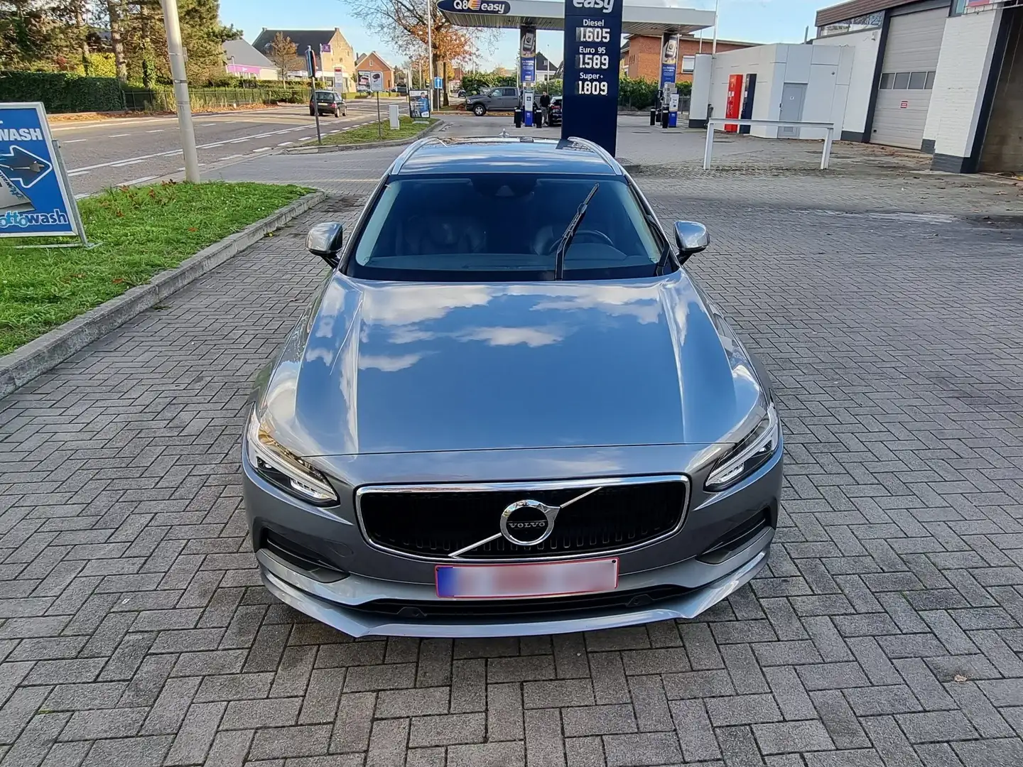 Volvo V90 D4 Geartronic Momentum Gri - 2
