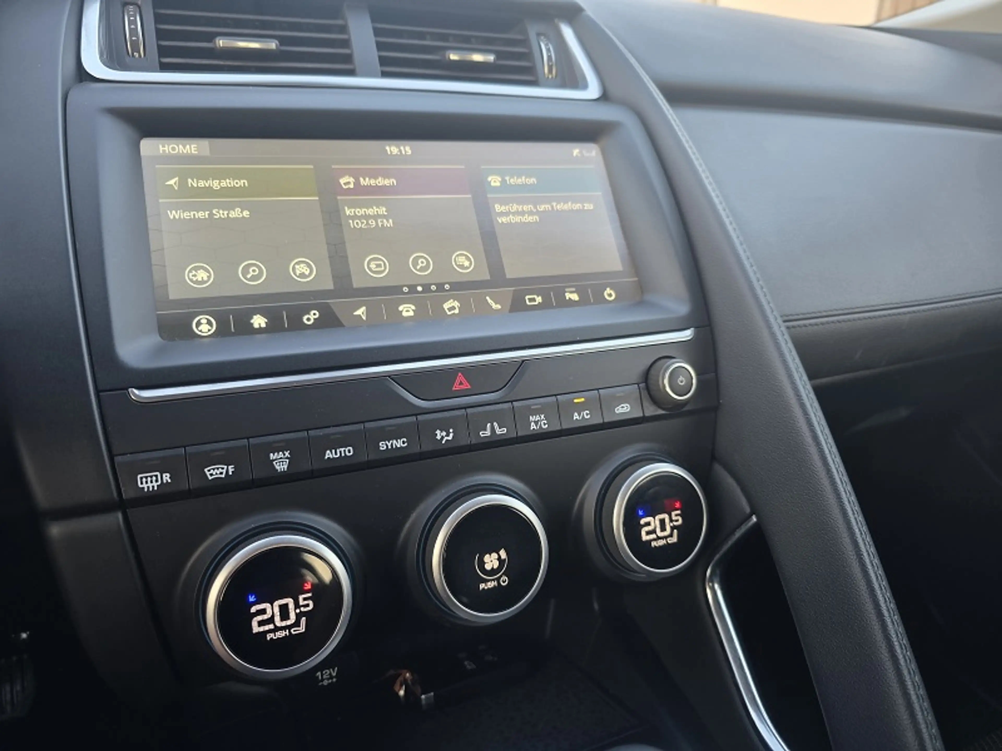 Jaguar E-Pace E-Pace 2.0DI4 D150 R-Dynamic HSE AWD Aut. — photo 9