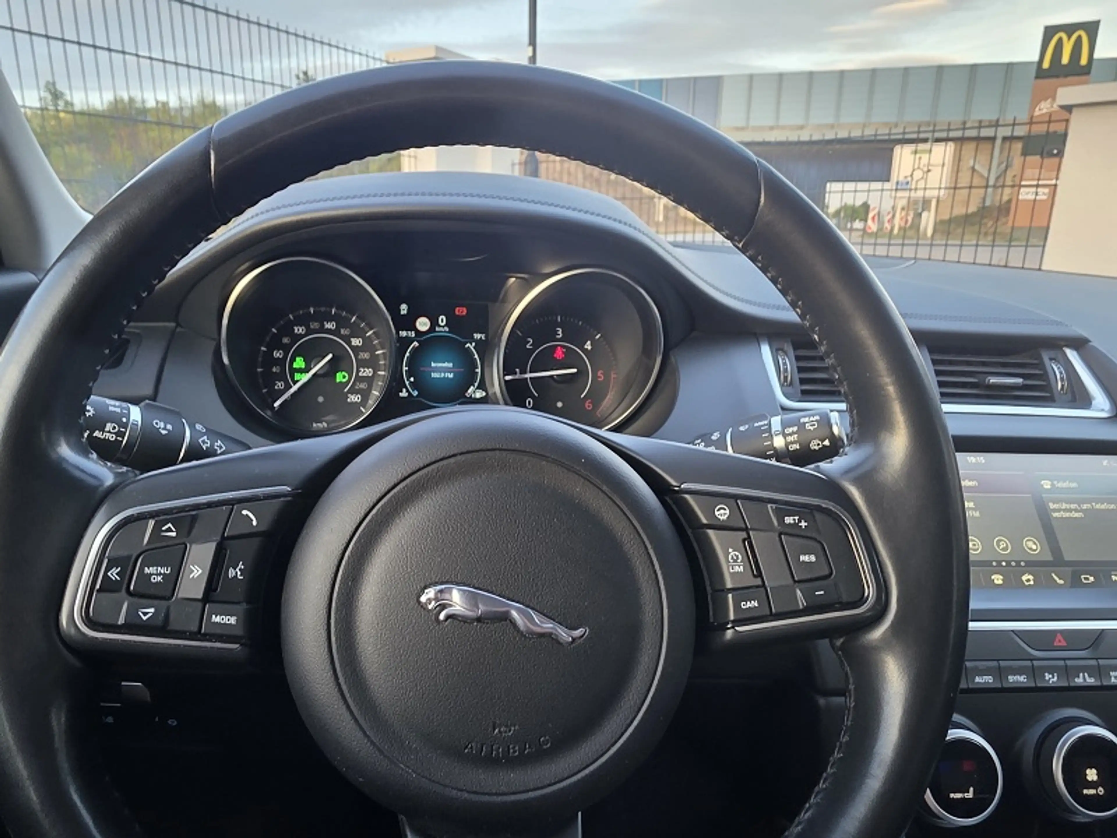 Jaguar E-Pace E-Pace 2.0DI4 D150 R-Dynamic HSE AWD Aut. — photo 7
