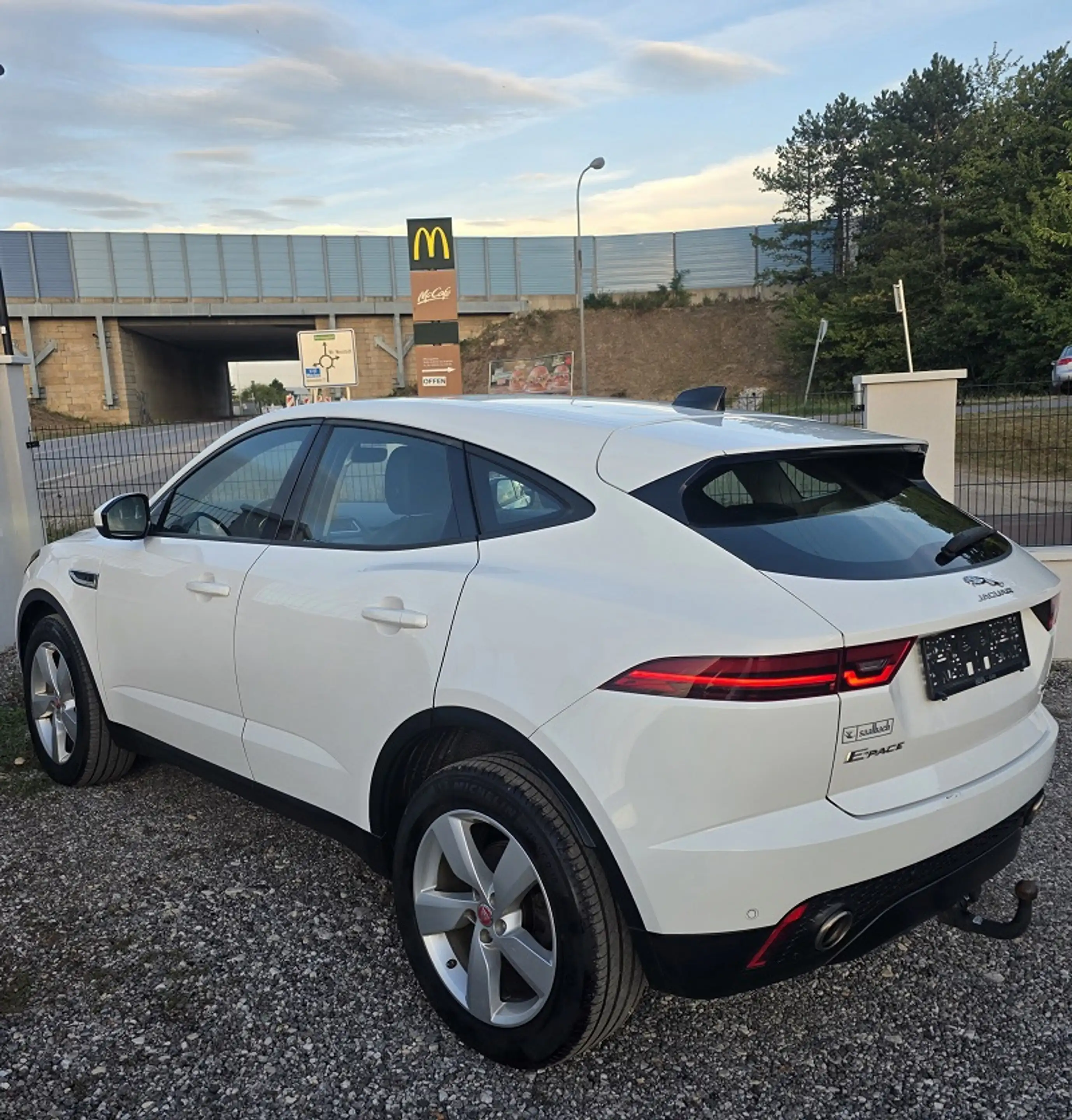Jaguar E-Pace E-Pace 2.0DI4 D150 R-Dynamic HSE AWD Aut. — photo 3