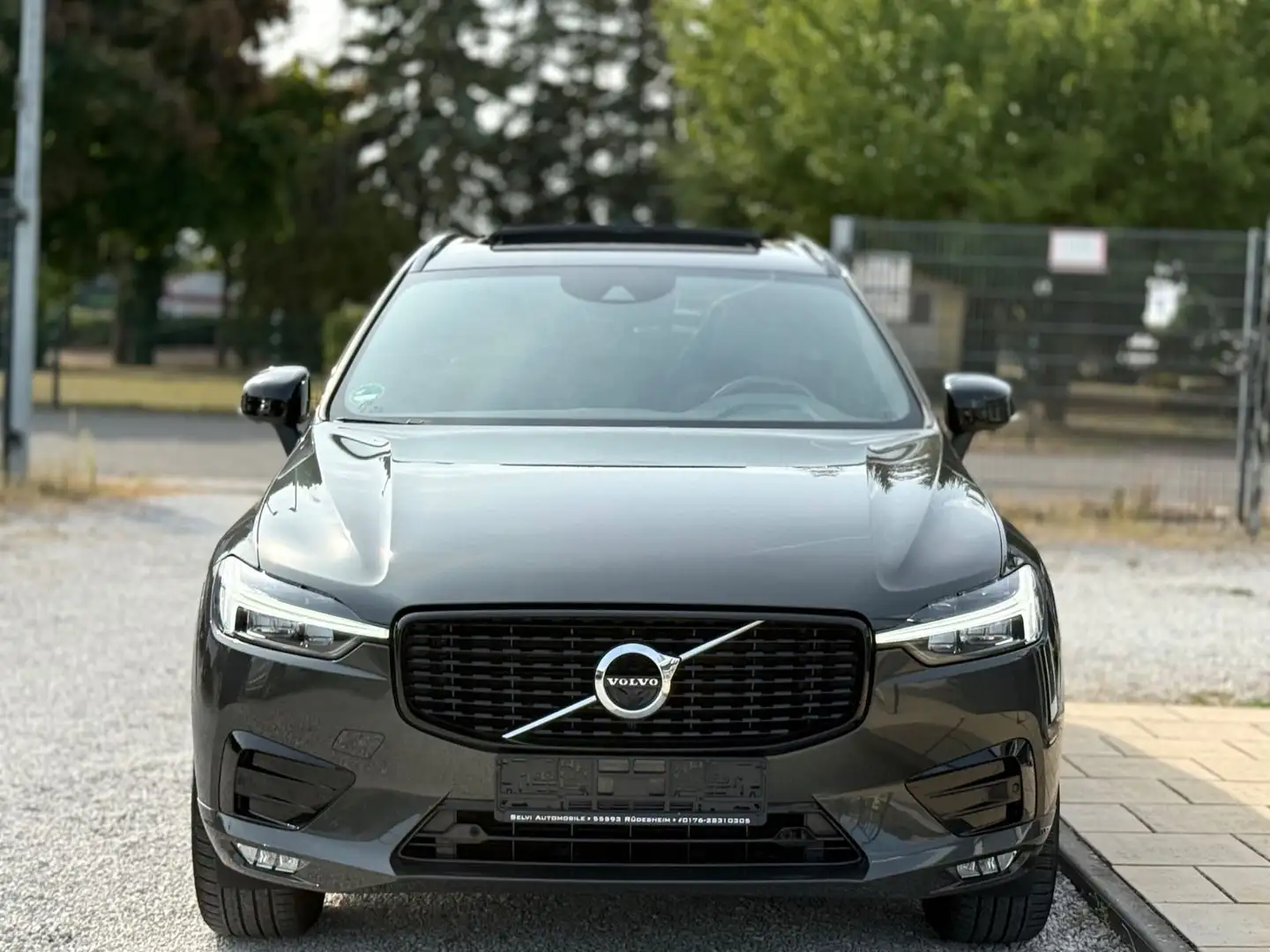 Volvo XC60 R Design PANO H&K 360° Memory Keyless SHZ Grau - 1