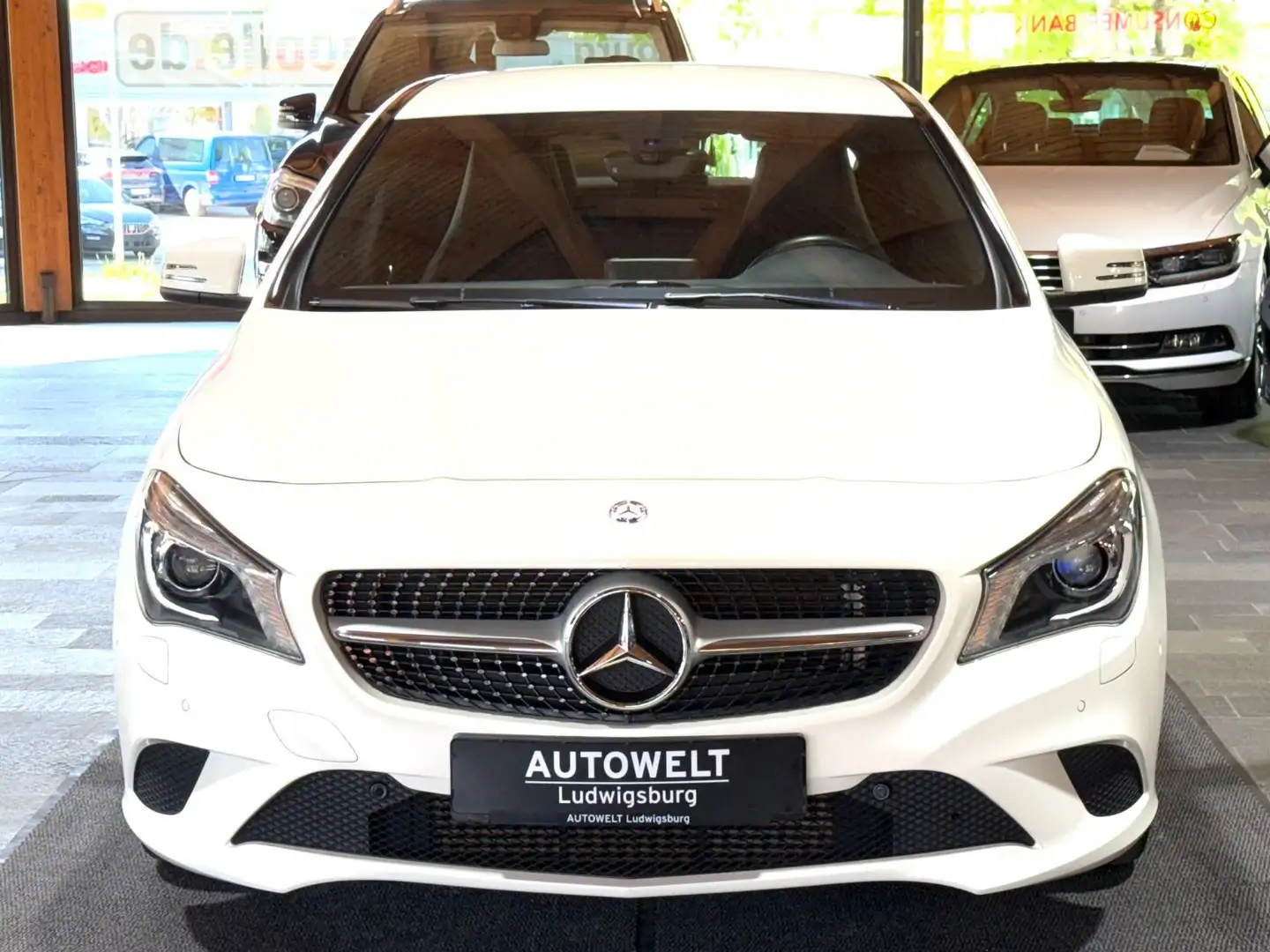 Mercedes-Benz CLA 220 CDI 7G-Tronic Limousine XENON-NAVI-LEDER Білий - 2