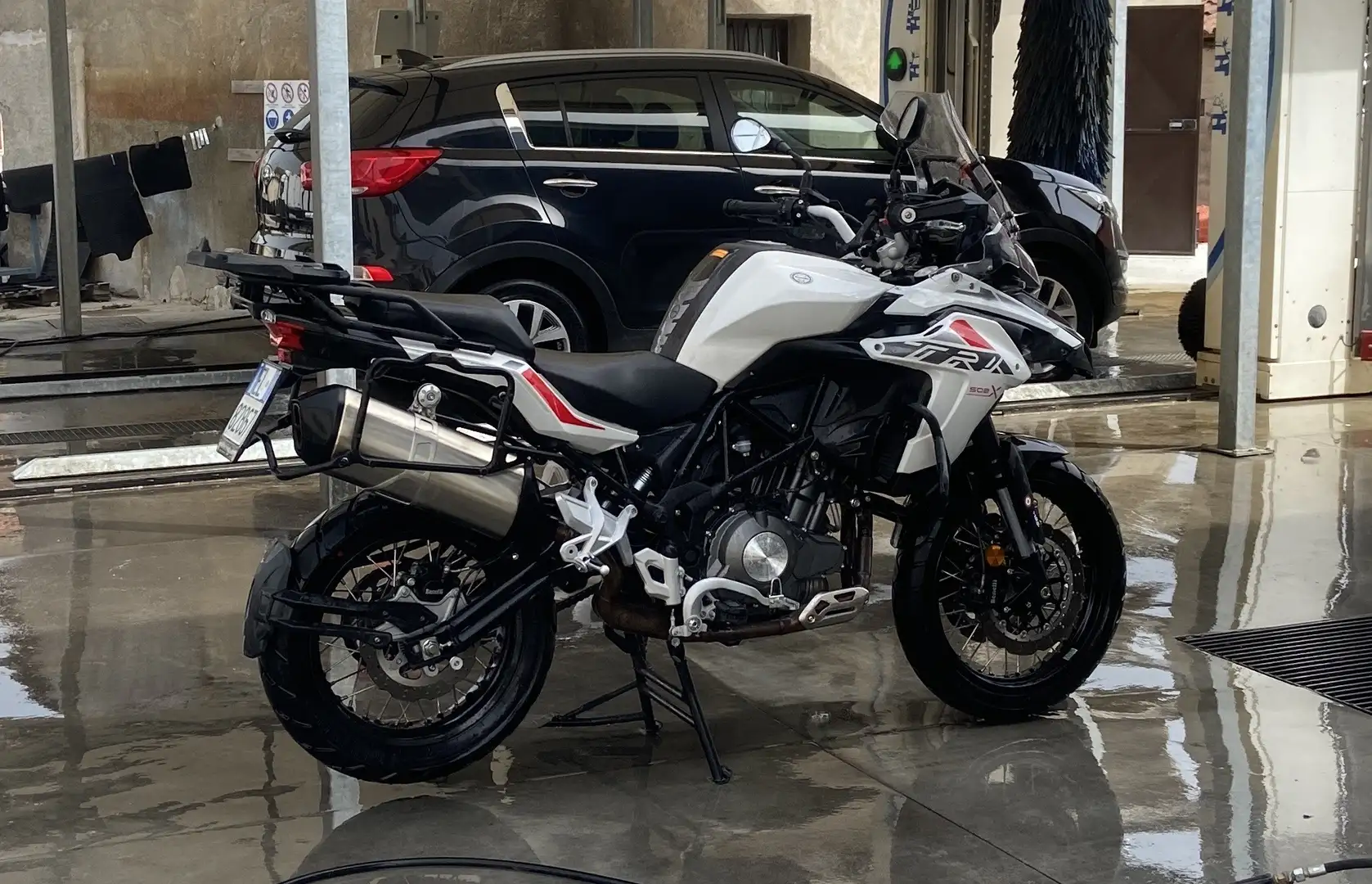 Benelli TRK 502 X Bílá - 2