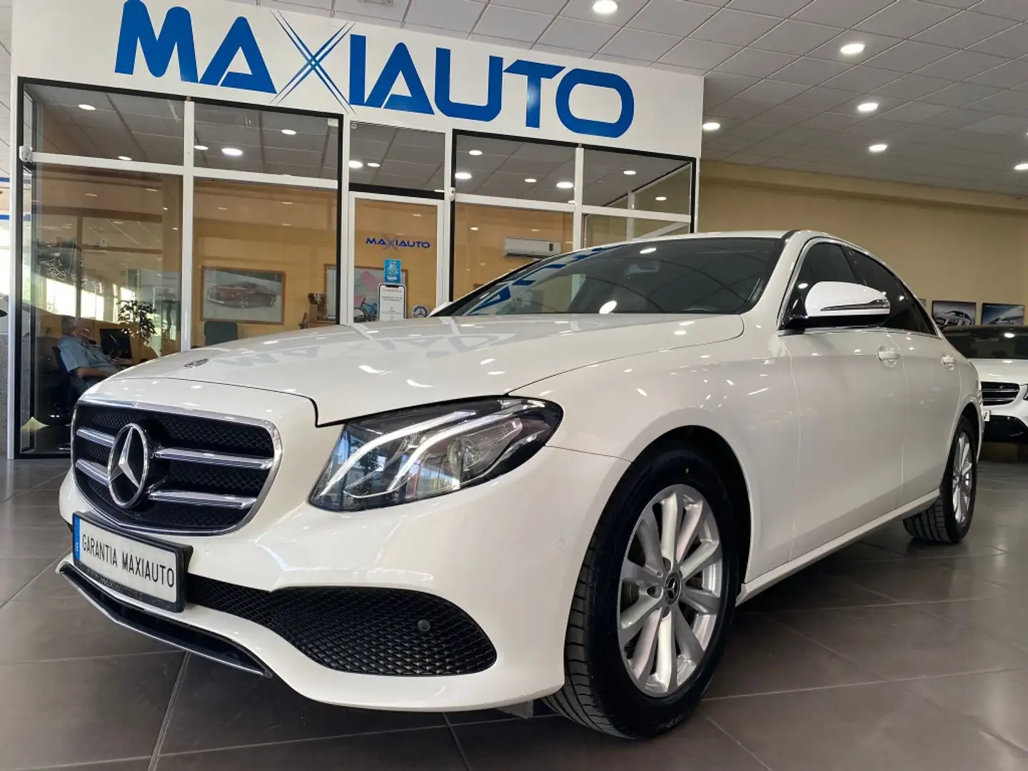 Mercedes-Benz E 220 220d 9G-Tronic 194 Weiß - 2