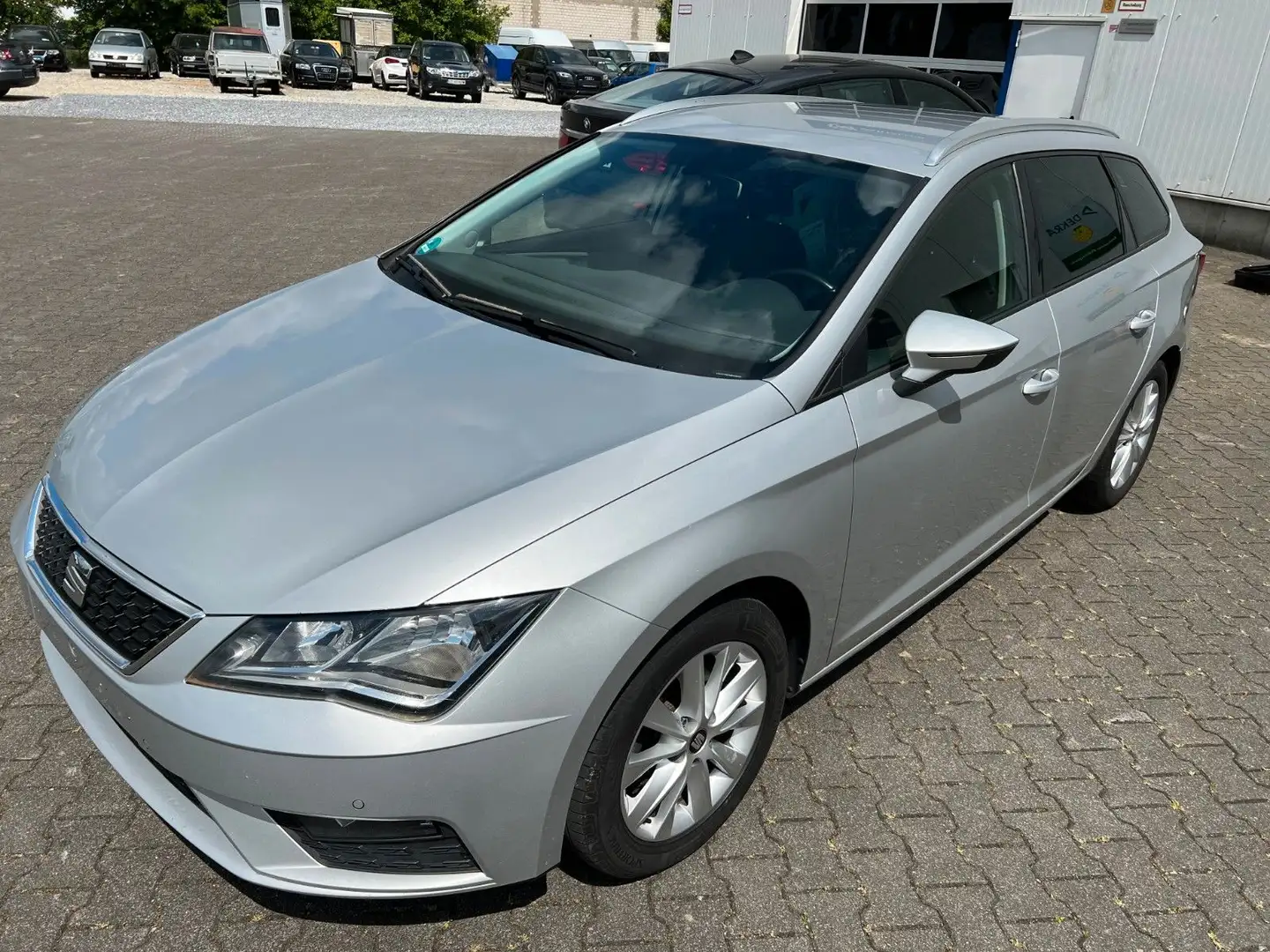 SEAT Leon Seat Leon ST 1.6 TDI Style Apple Android Navi Silber - 1