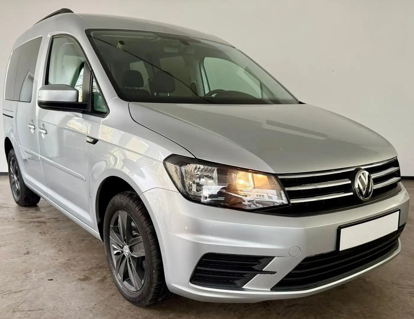Volkswagen Caddy PKW Trendline BMT 1.Hand,KLIMA,SHZ,TEMPOMA Silber - 1