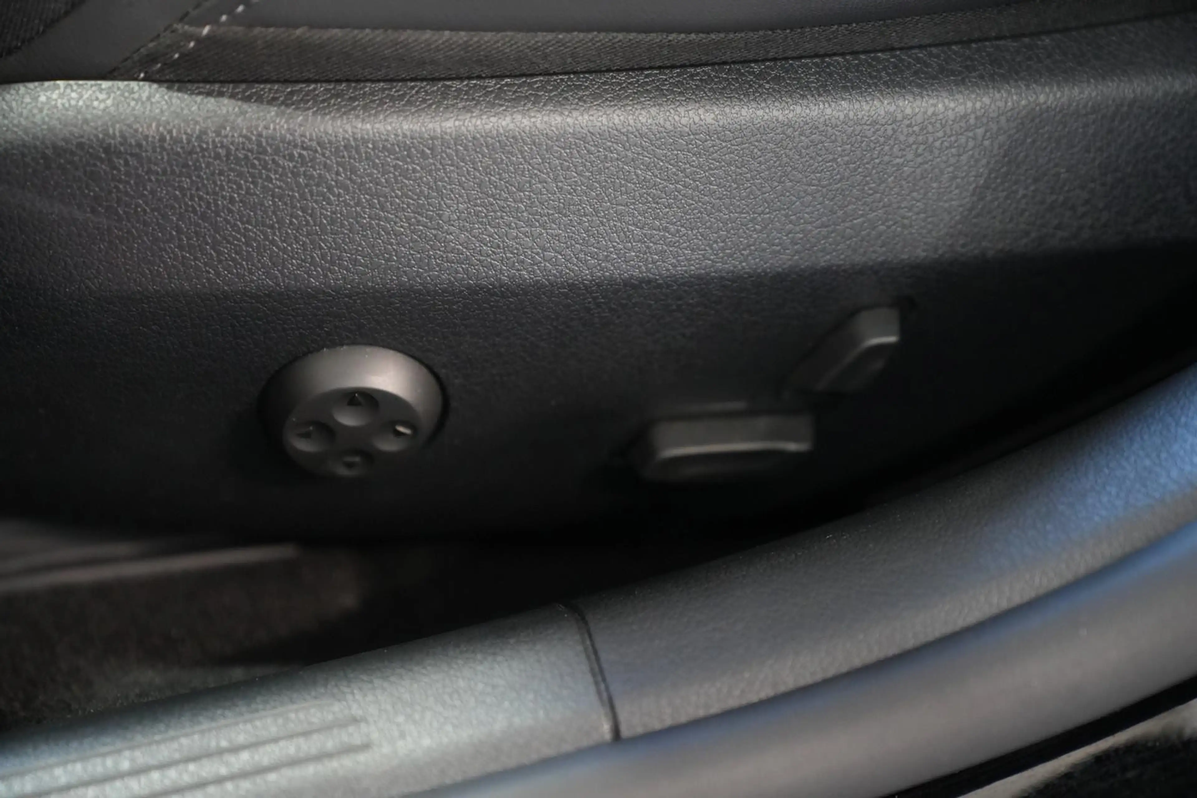 Mercedes-Benz C 300 C 300 AMG LINE *AUT*NAV*LED*PANO* — photo 15