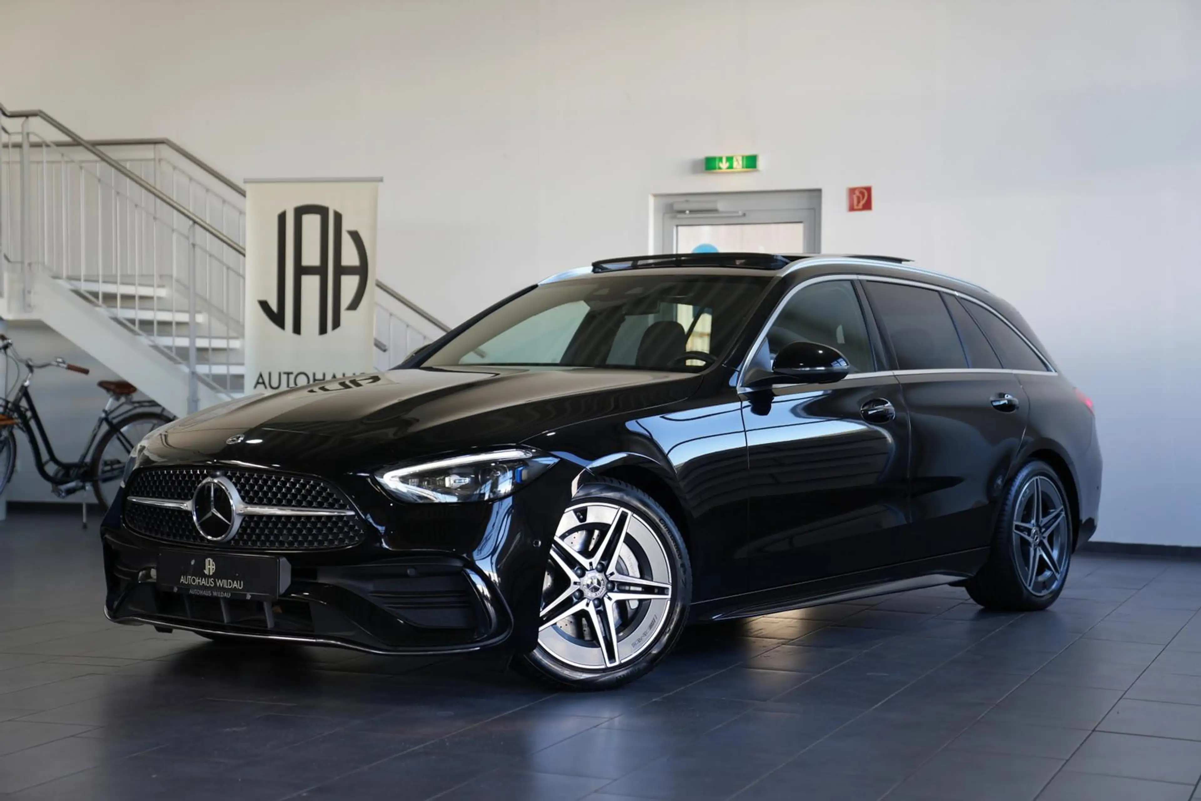 Mercedes-Benz C 300 C 300 AMG LINE *AUT*NAV*LED*PANO*