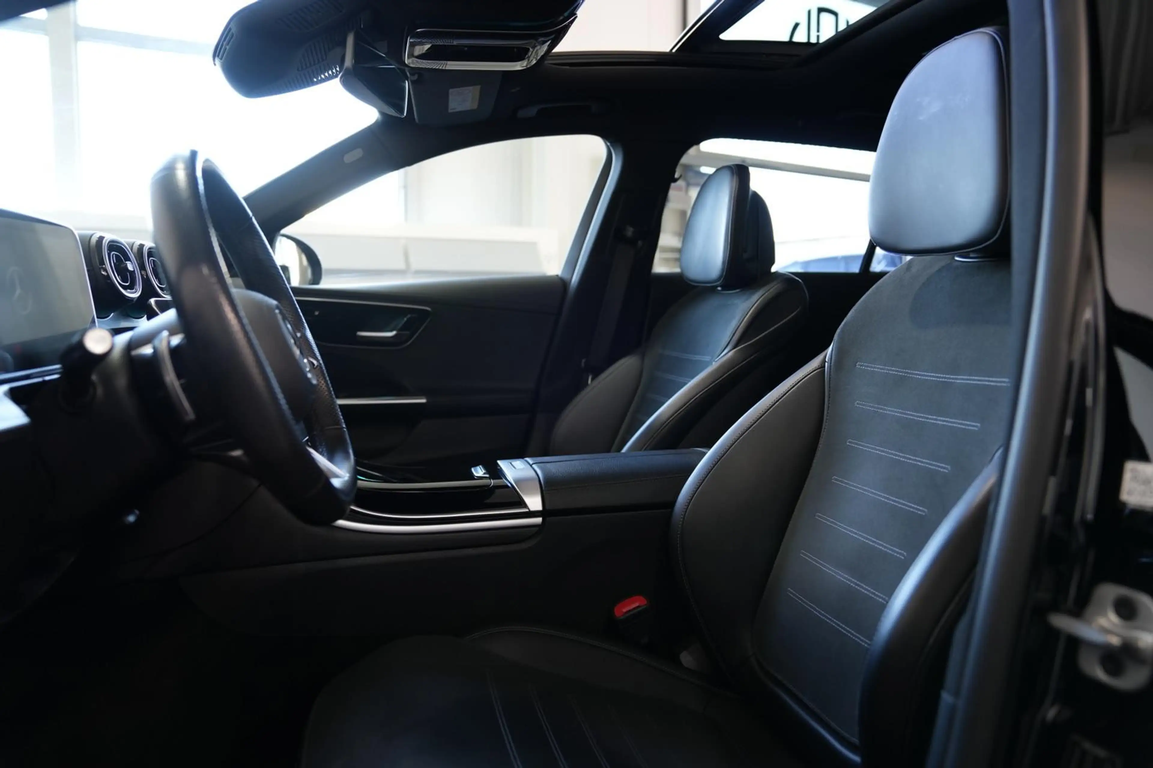 Mercedes-Benz C 300 C 300 AMG LINE *AUT*NAV*LED*PANO* — photo 14