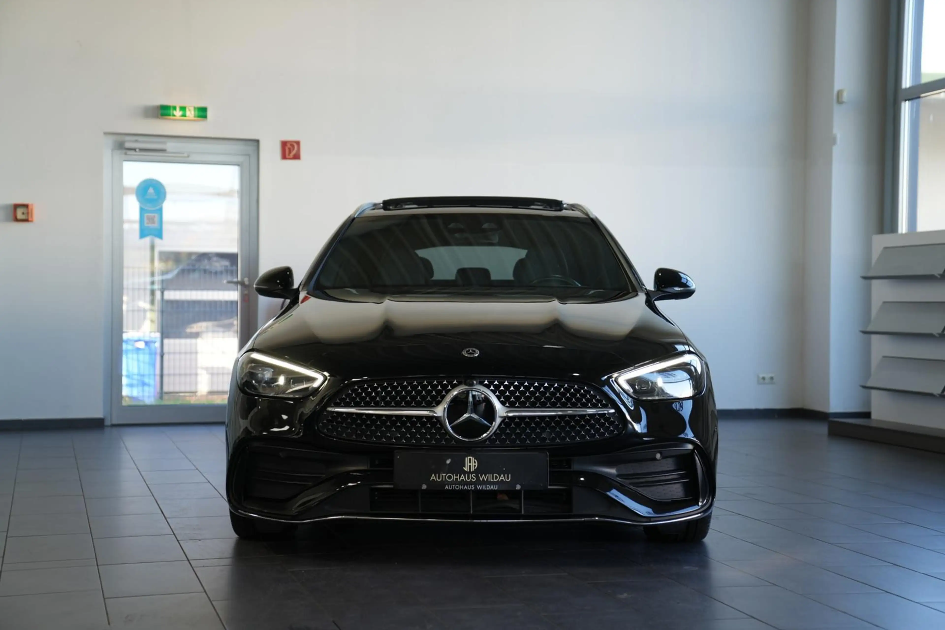 Mercedes-Benz C 300 C 300 AMG LINE *AUT*NAV*LED*PANO* — photo 4
