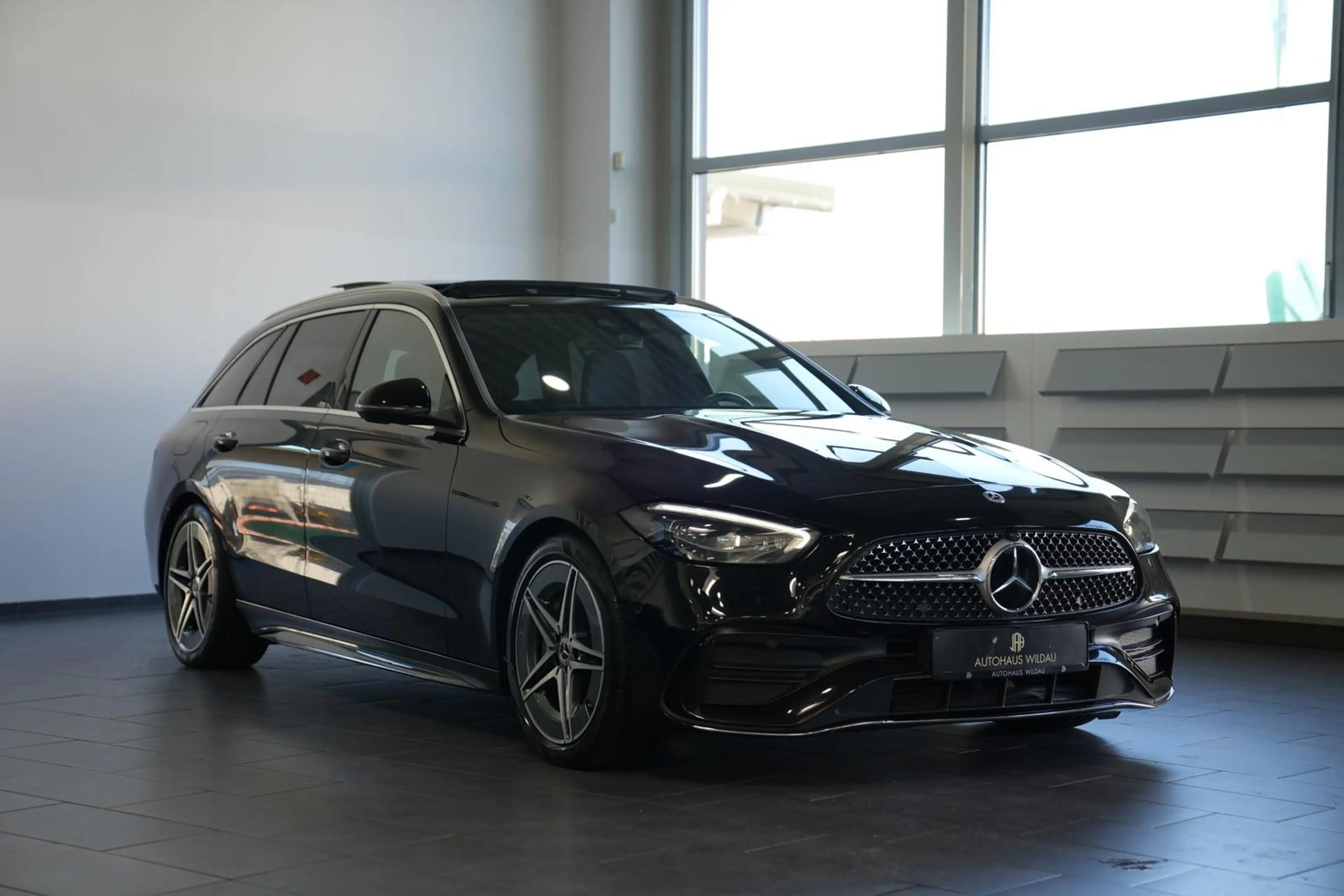 Mercedes-Benz C 300 C 300 AMG LINE *AUT*NAV*LED*PANO* — photo 5