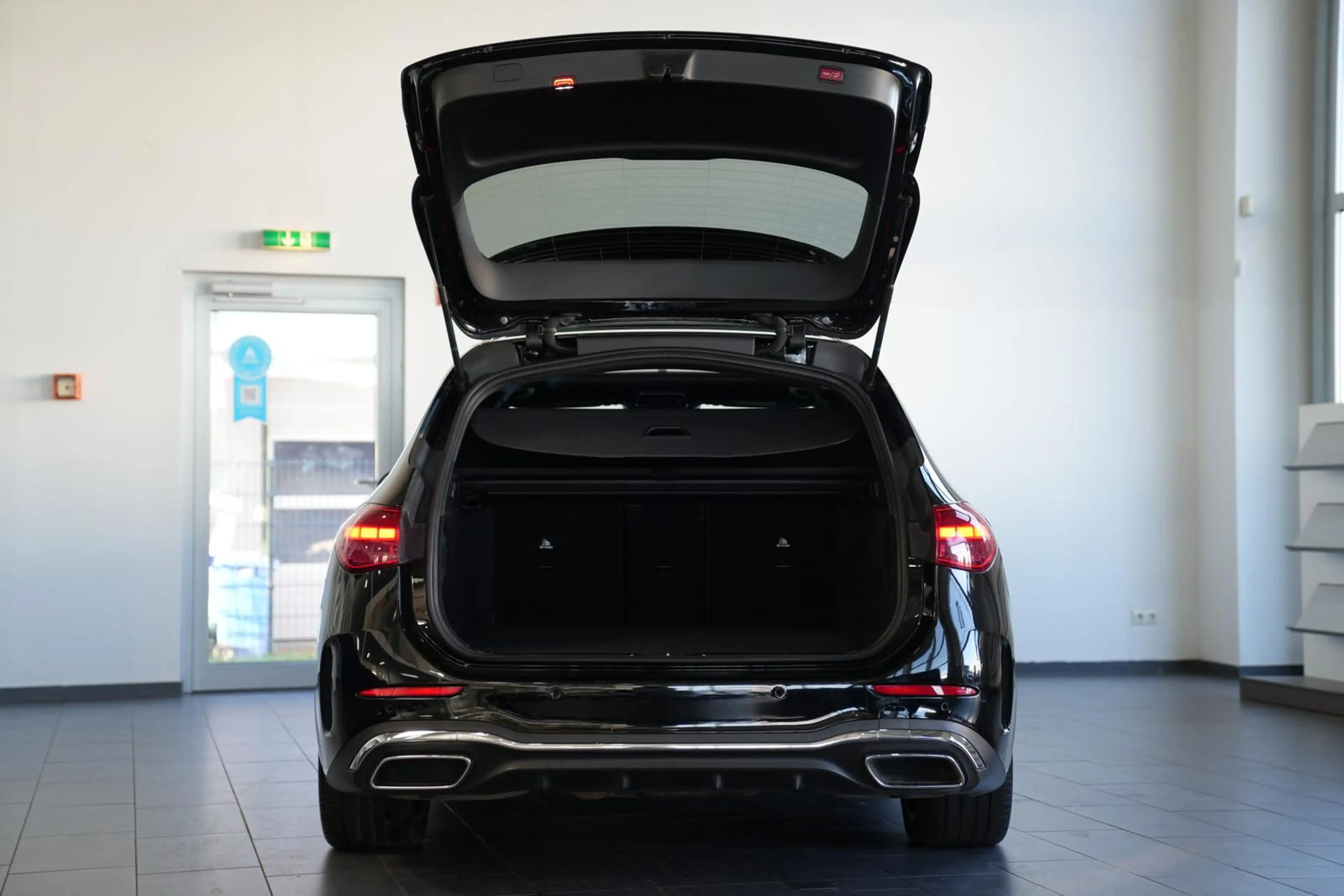 Mercedes-Benz C 300 C 300 AMG LINE *AUT*NAV*LED*PANO* — photo 10