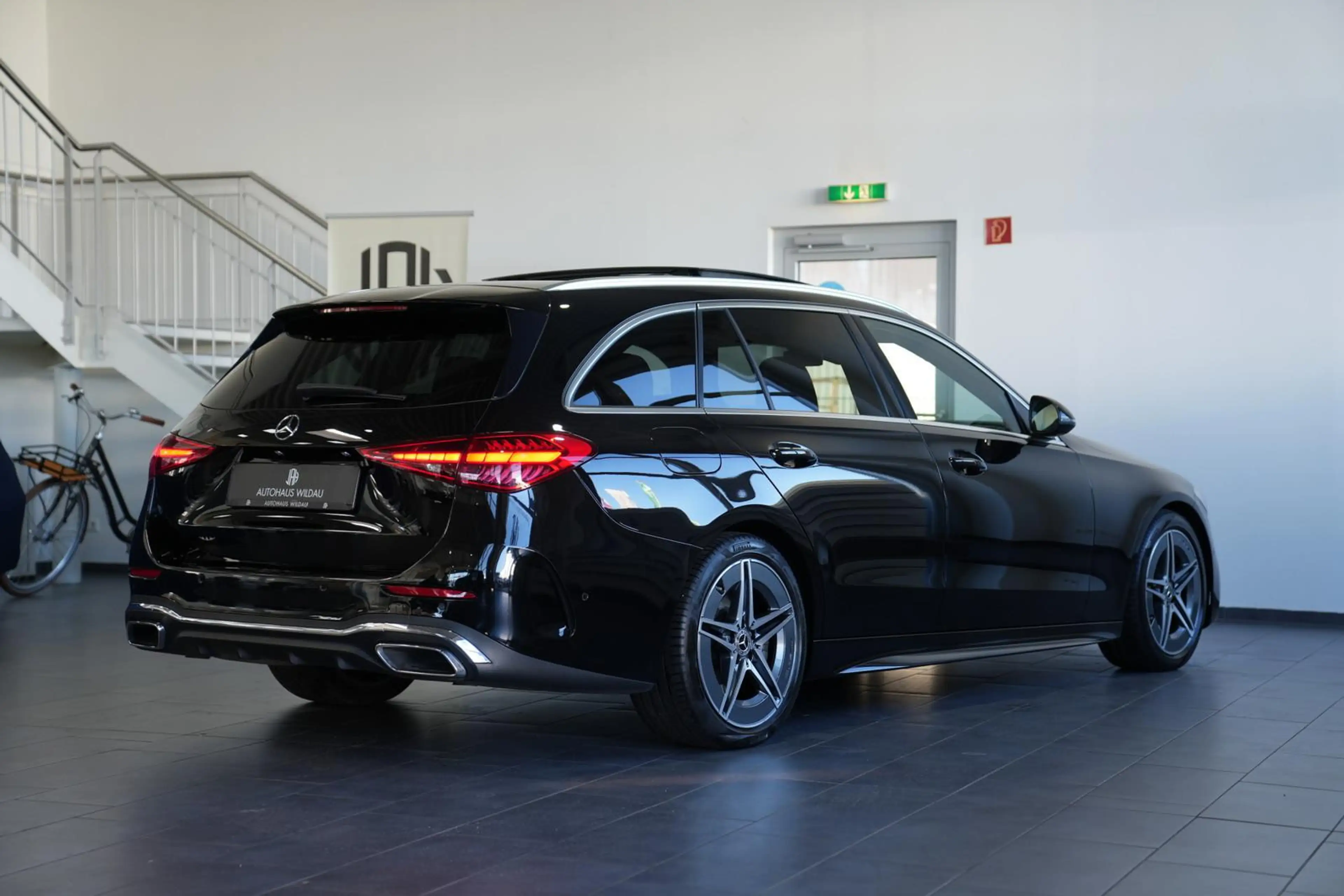 Mercedes-Benz C 300 C 300 AMG LINE *AUT*NAV*LED*PANO* — photo 8