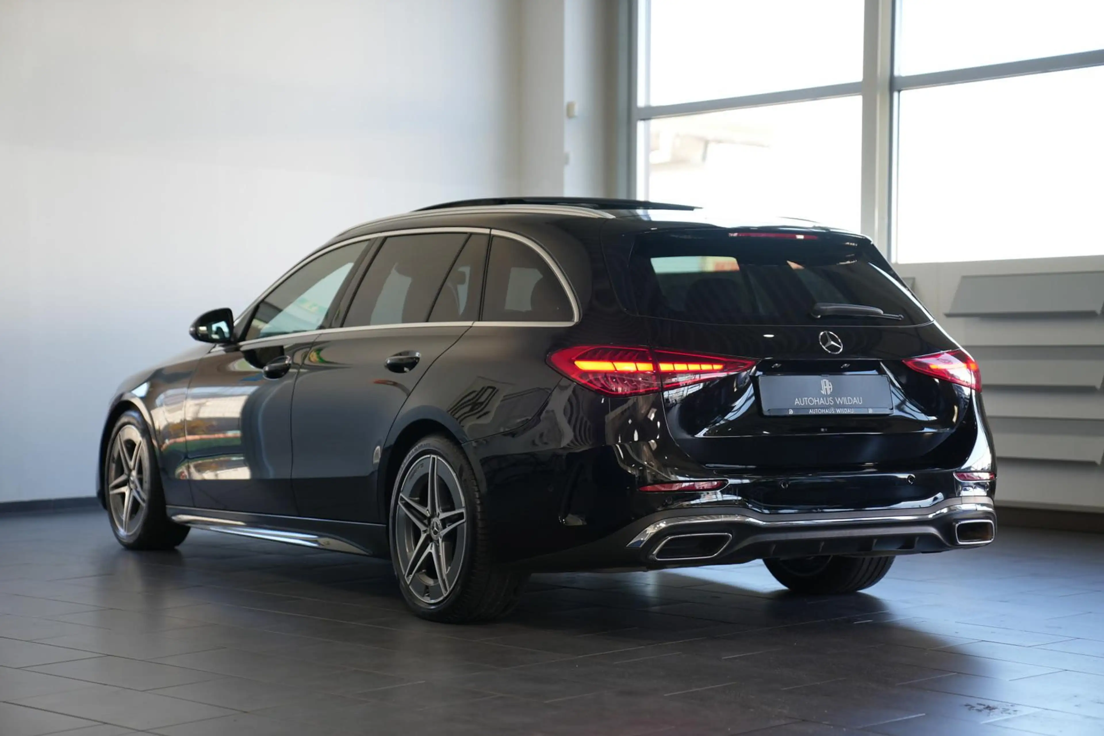 Mercedes-Benz C 300 C 300 AMG LINE *AUT*NAV*LED*PANO* — photo 12