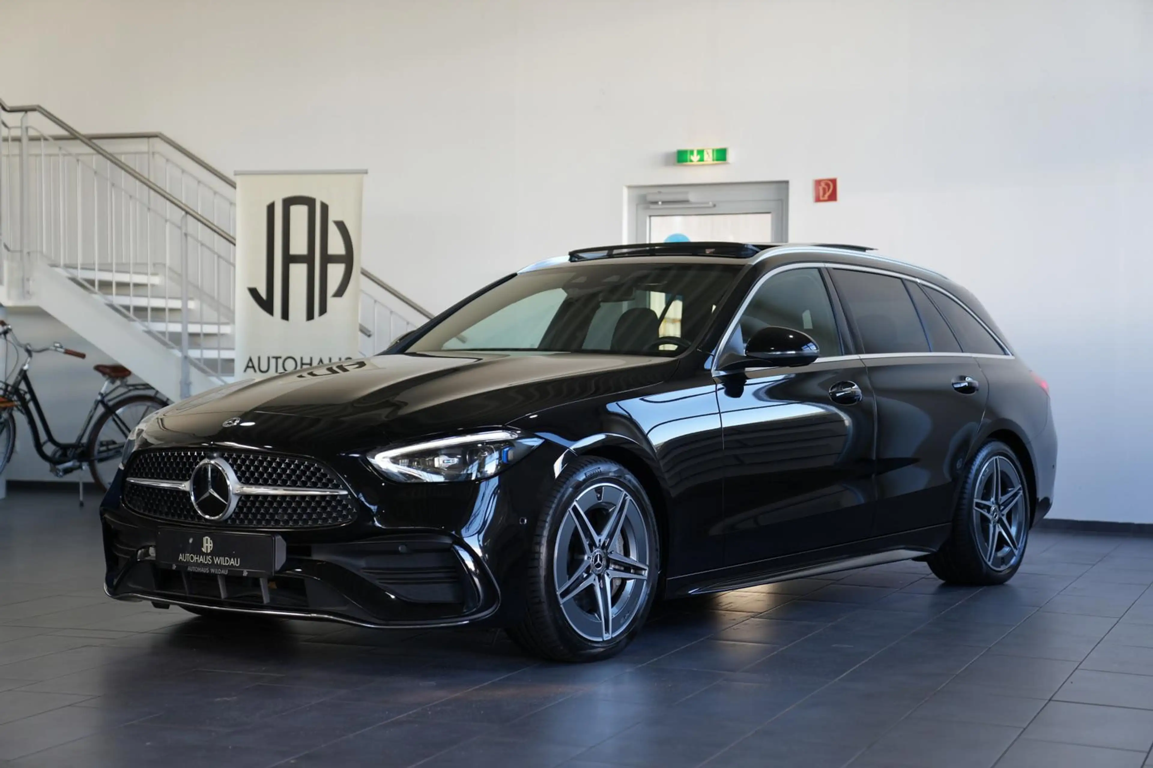Mercedes-Benz C 300 C 300 AMG LINE *AUT*NAV*LED*PANO* — photo 3