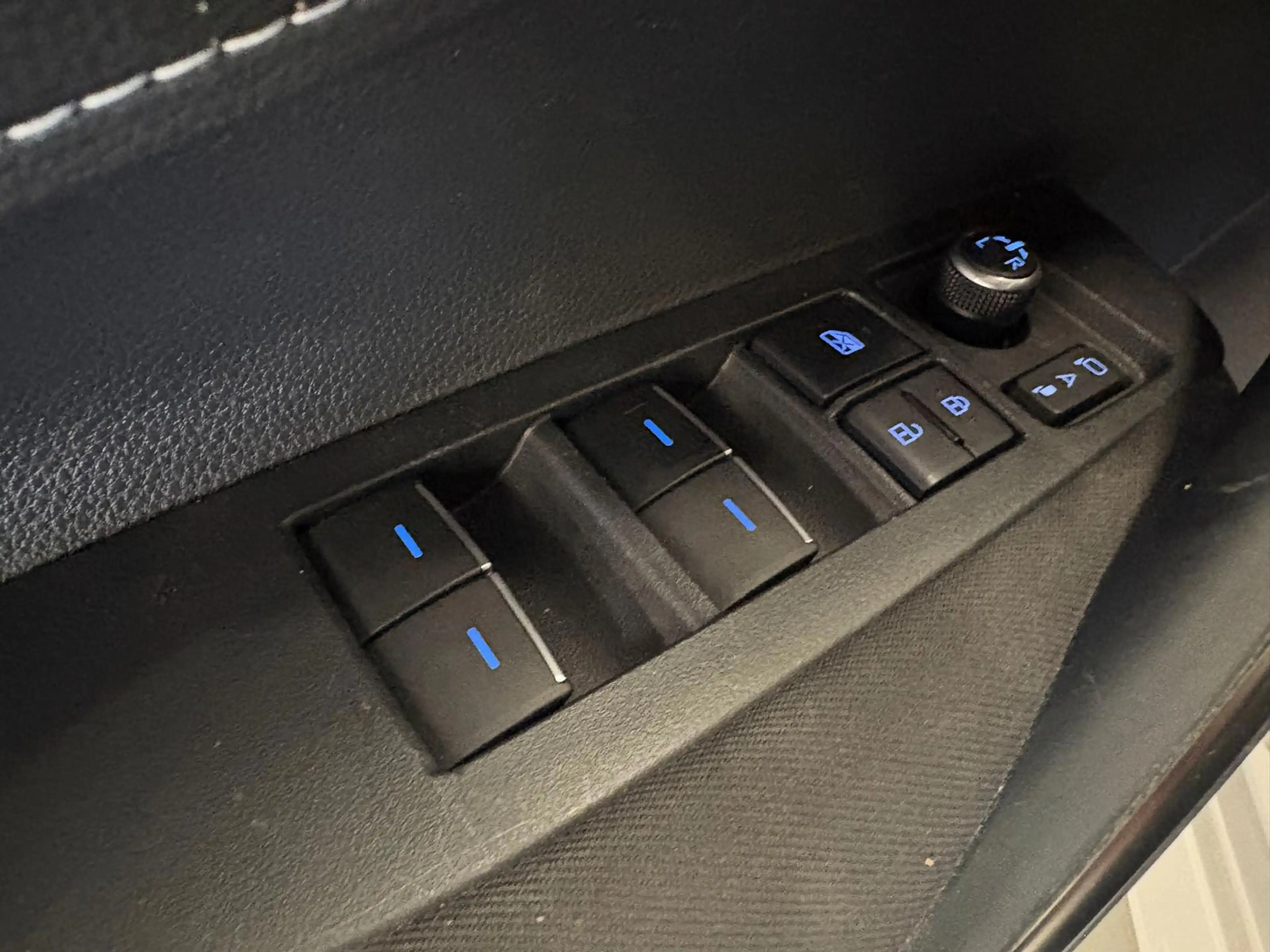 Toyota Corolla 1.8 Hybrid Executive Editon | Blindspot | PDC | LE — photo 19