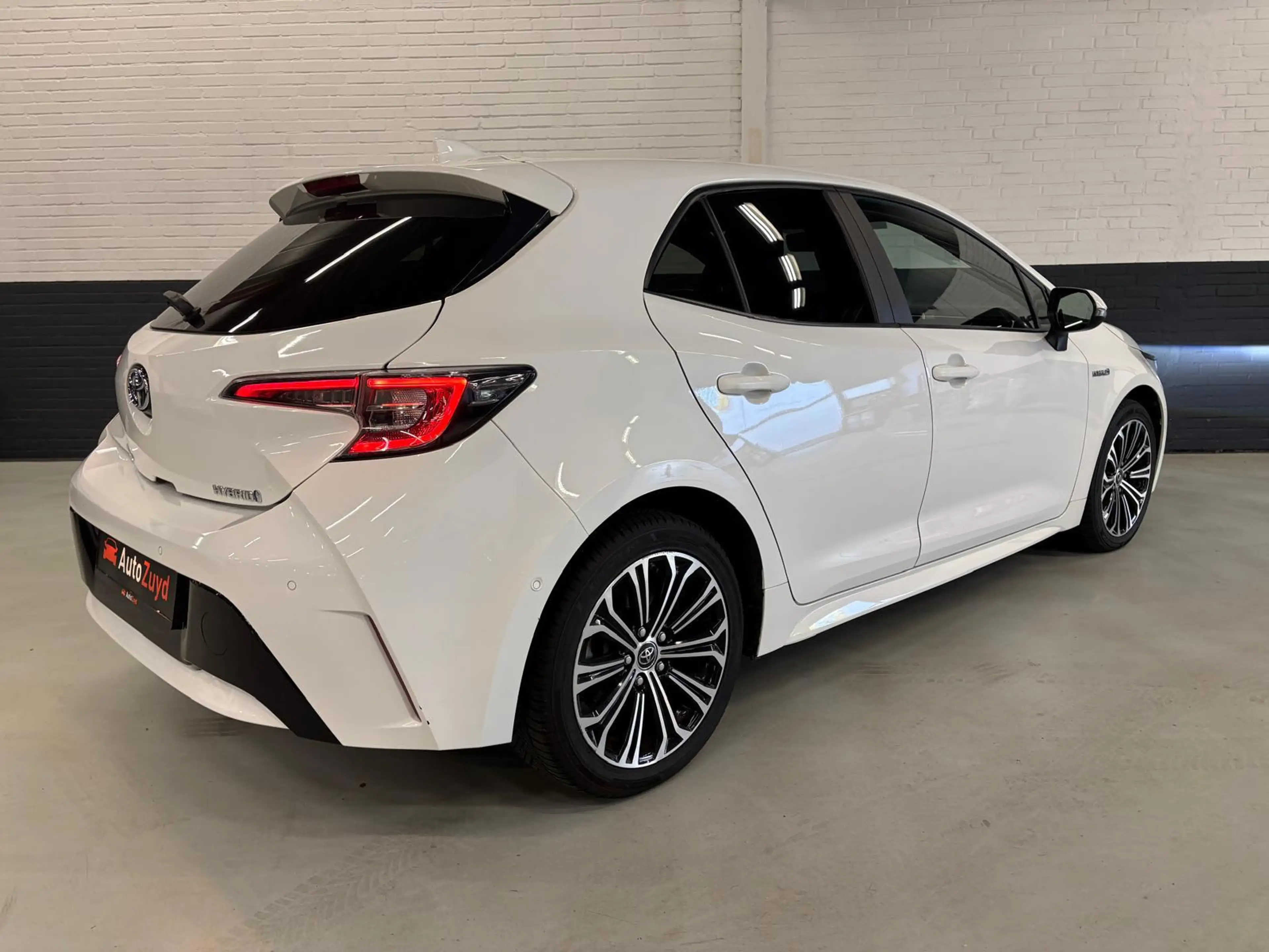 Toyota Corolla 1.8 Hybrid Executive Editon | Blindspot | PDC | LE — photo 3