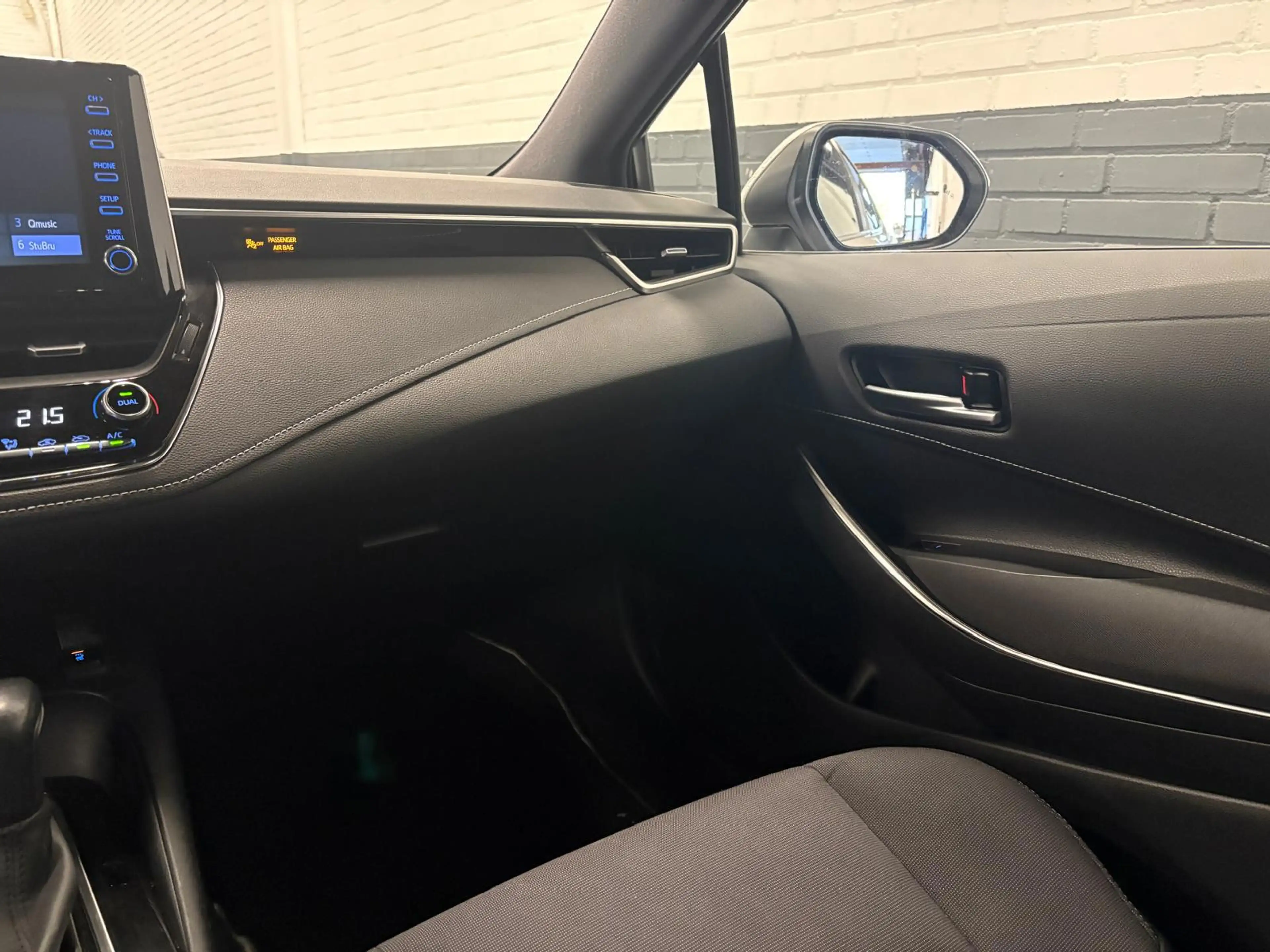 Toyota Corolla 1.8 Hybrid Executive Editon | Blindspot | PDC | LE — photo 18