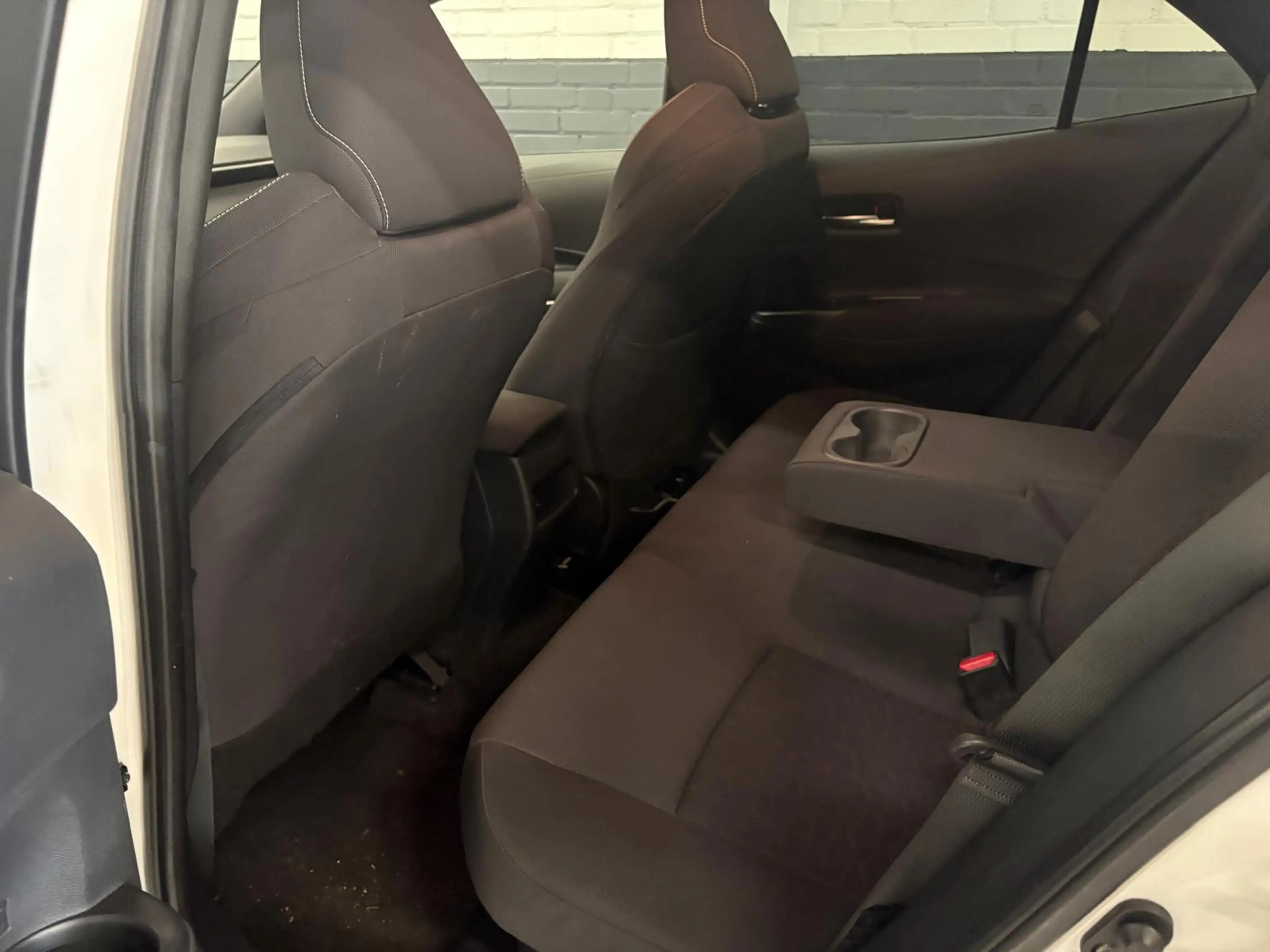 Toyota Corolla 1.8 Hybrid Executive Editon | Blindspot | PDC | LE — photo 17