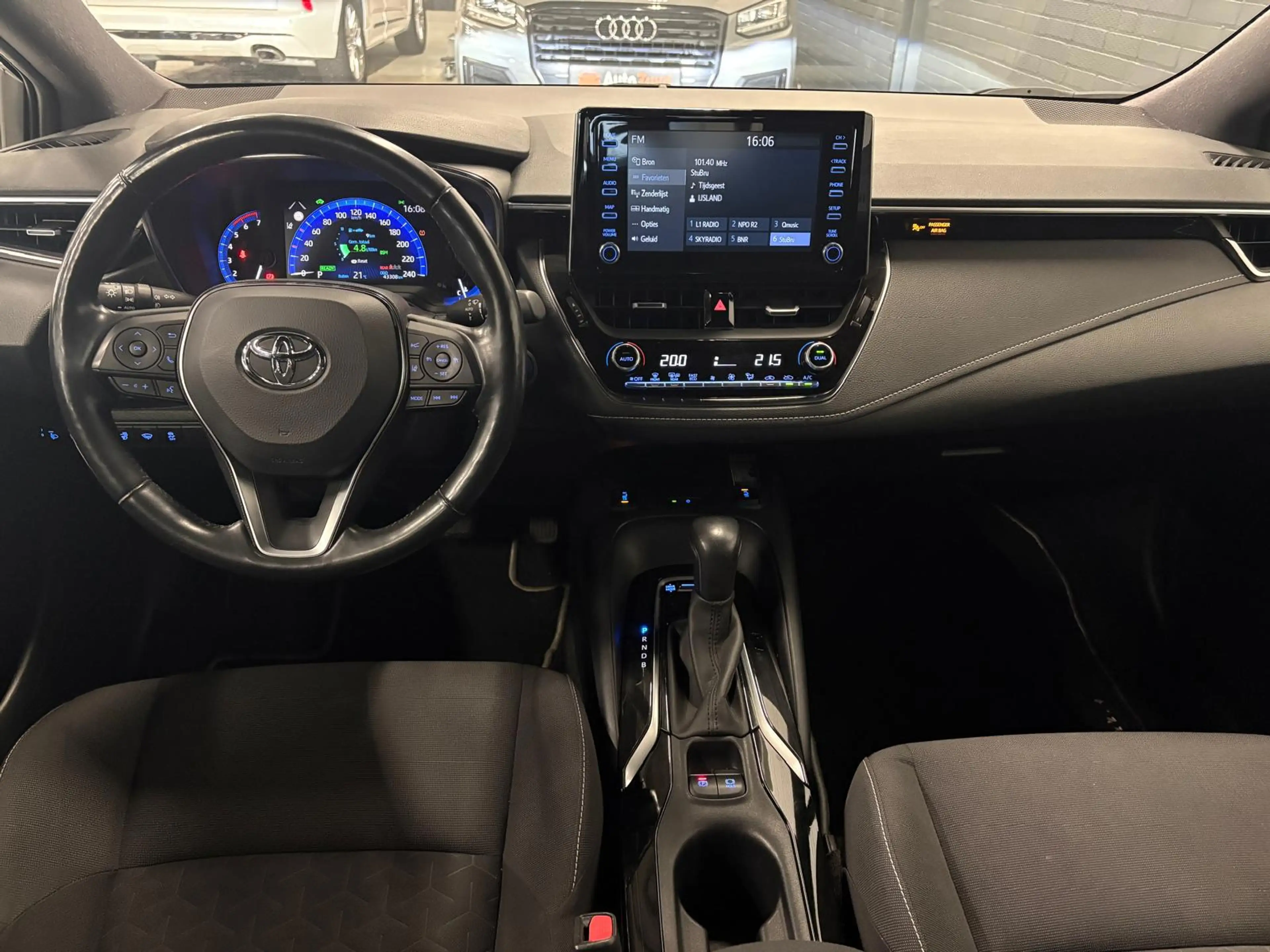 Toyota Corolla 1.8 Hybrid Executive Editon | Blindspot | PDC | LE — photo 2
