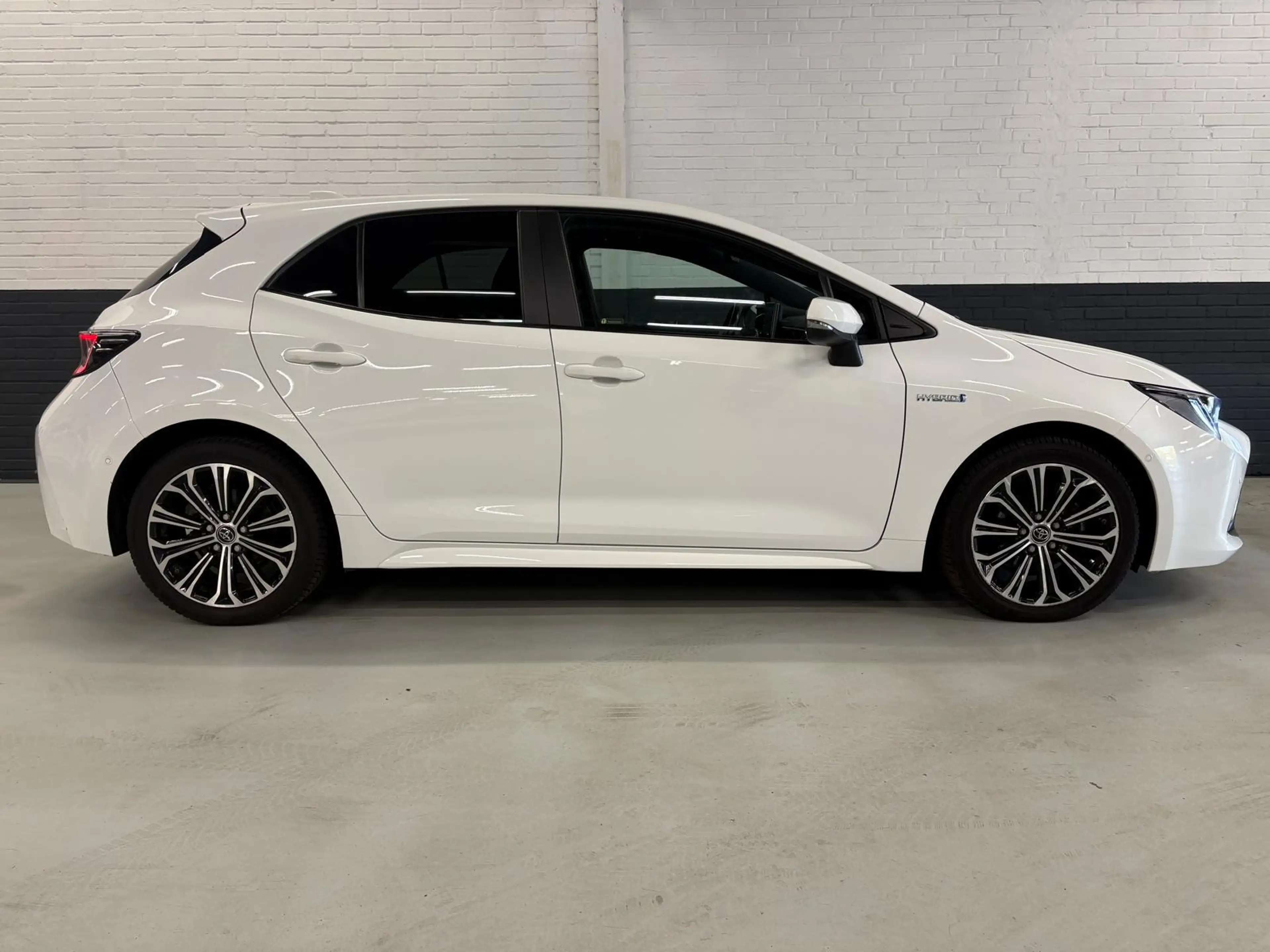 Toyota Corolla 1.8 Hybrid Executive Editon | Blindspot | PDC | LE — photo 6