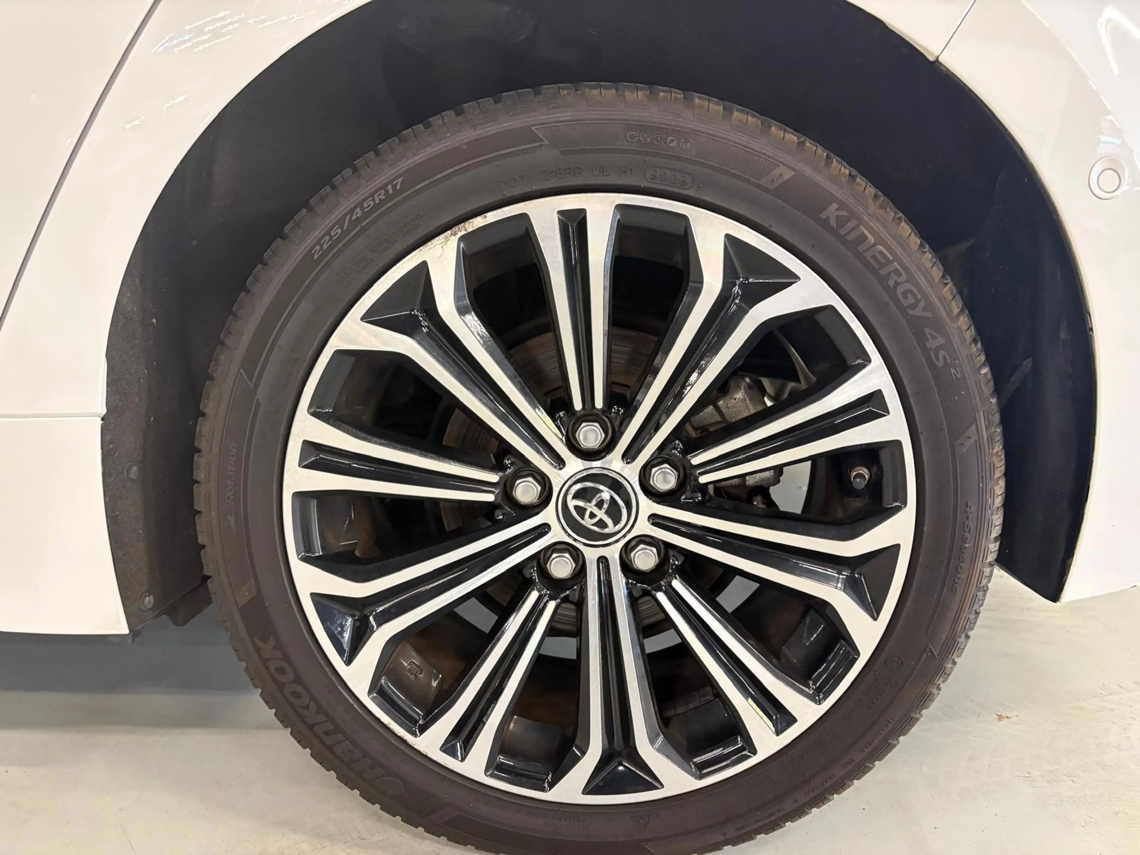 Toyota Corolla 1.8 Hybrid Executive Editon | Blindspot | PDC | LE — photo 13