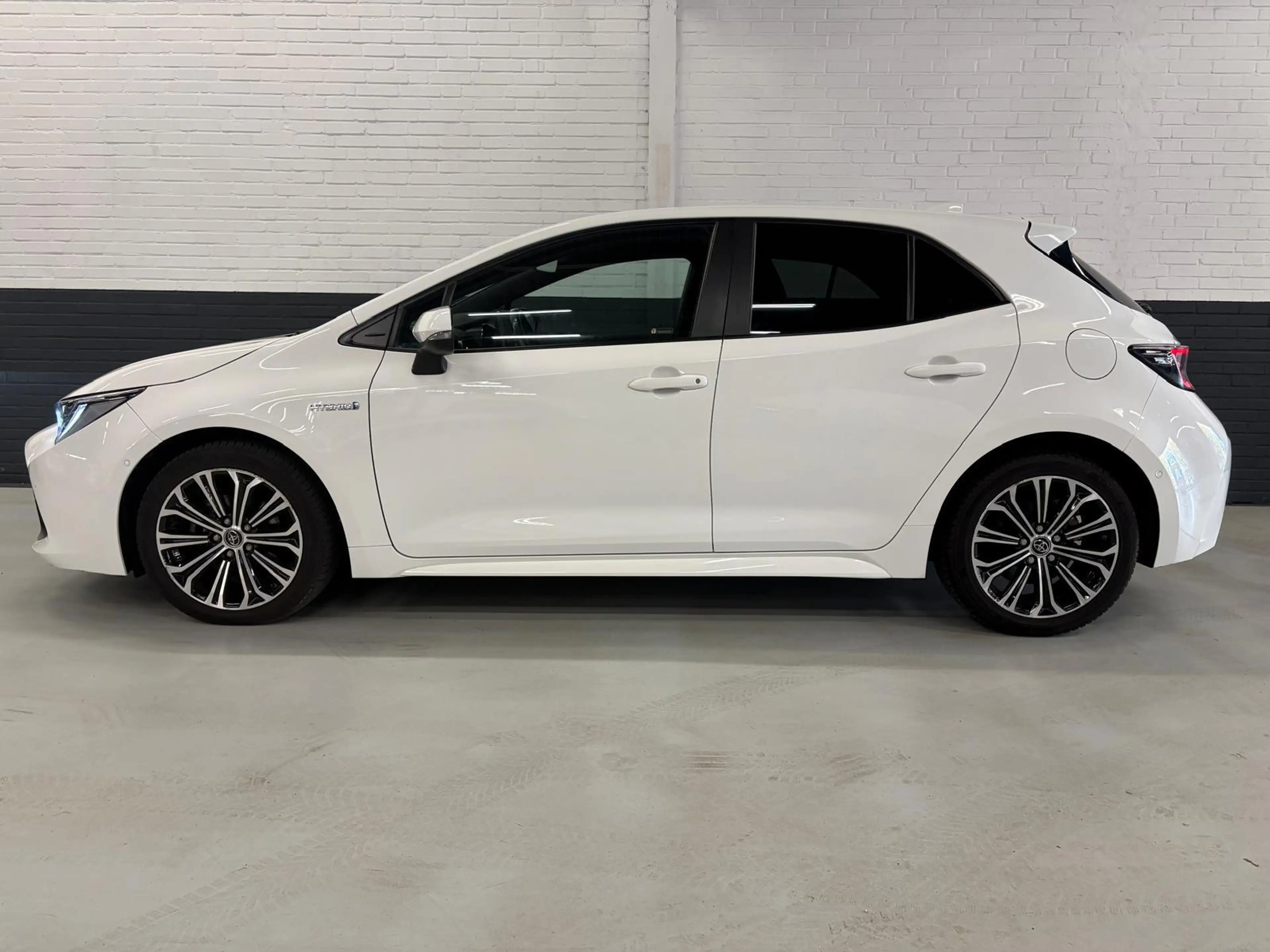 Toyota Corolla 1.8 Hybrid Executive Editon | Blindspot | PDC | LE — photo 5