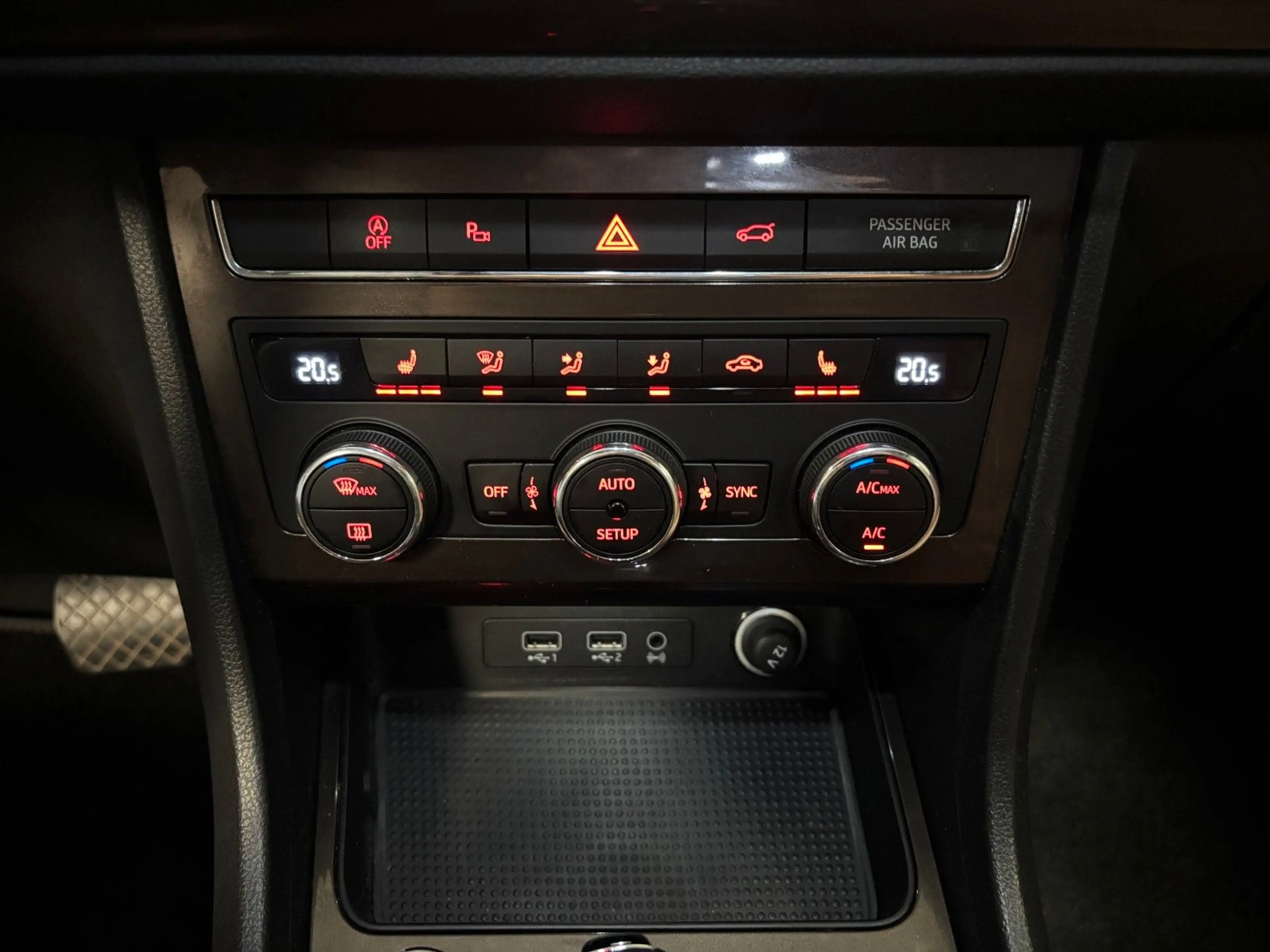 SEAT Ateca 2.0 TDI Xcellence 4Drive DSG*NAVi+Kamera* — photo 14