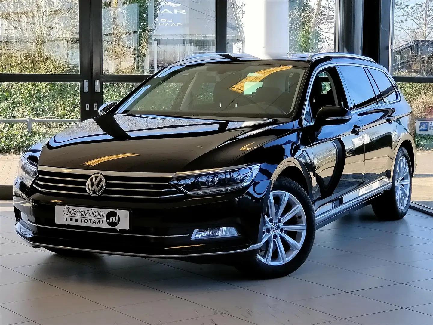 Volkswagen Passat Variant 1.6 TDI Highline | Leder | Navigatie Schwarz - 1