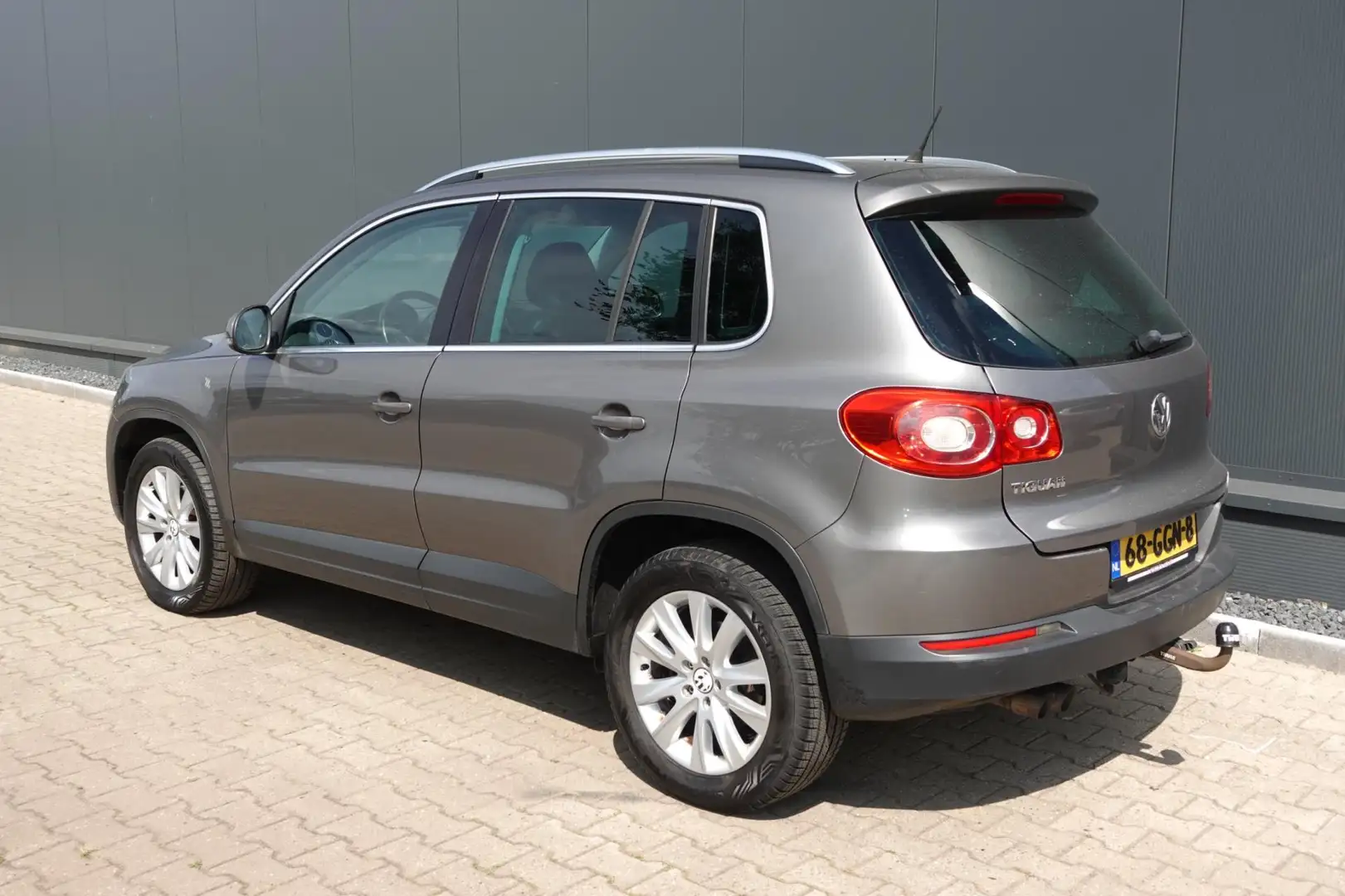 Volkswagen Tiguan 2.0 TDI Sport&Style 4Motion NAVI/CLIMA Grijs - 2