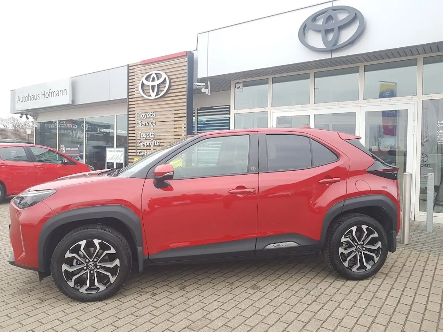 Toyota Yaris Cross 1,5 Hybrid - Team D - Comfort+Smart+Safety-P. Rot - 2