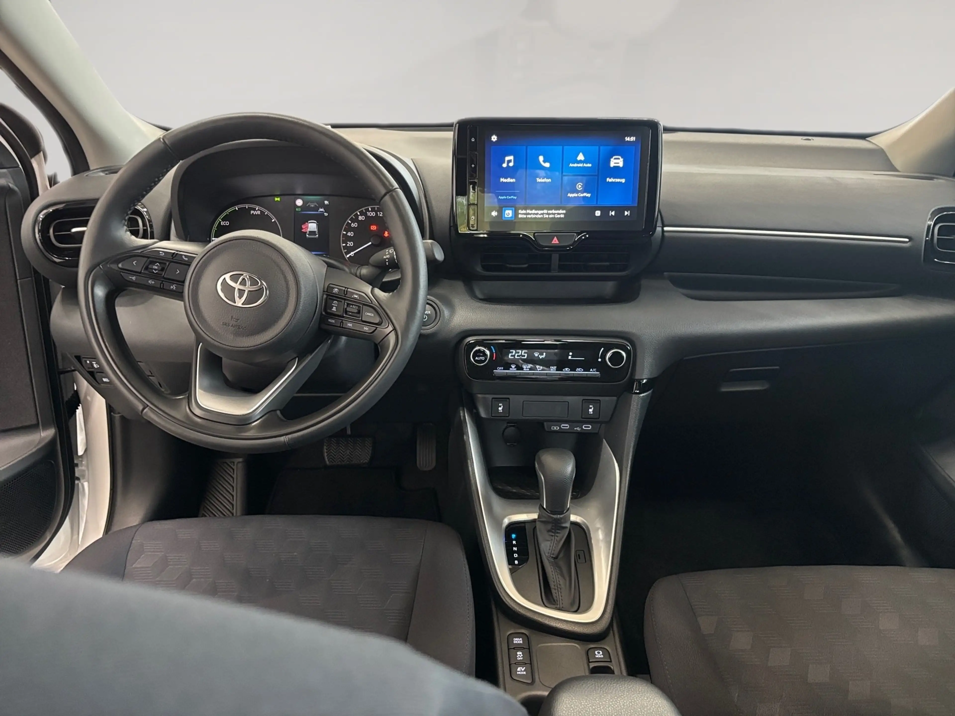Toyota Yaris - 1.5 l Hybrid  Business AUT — photo 11