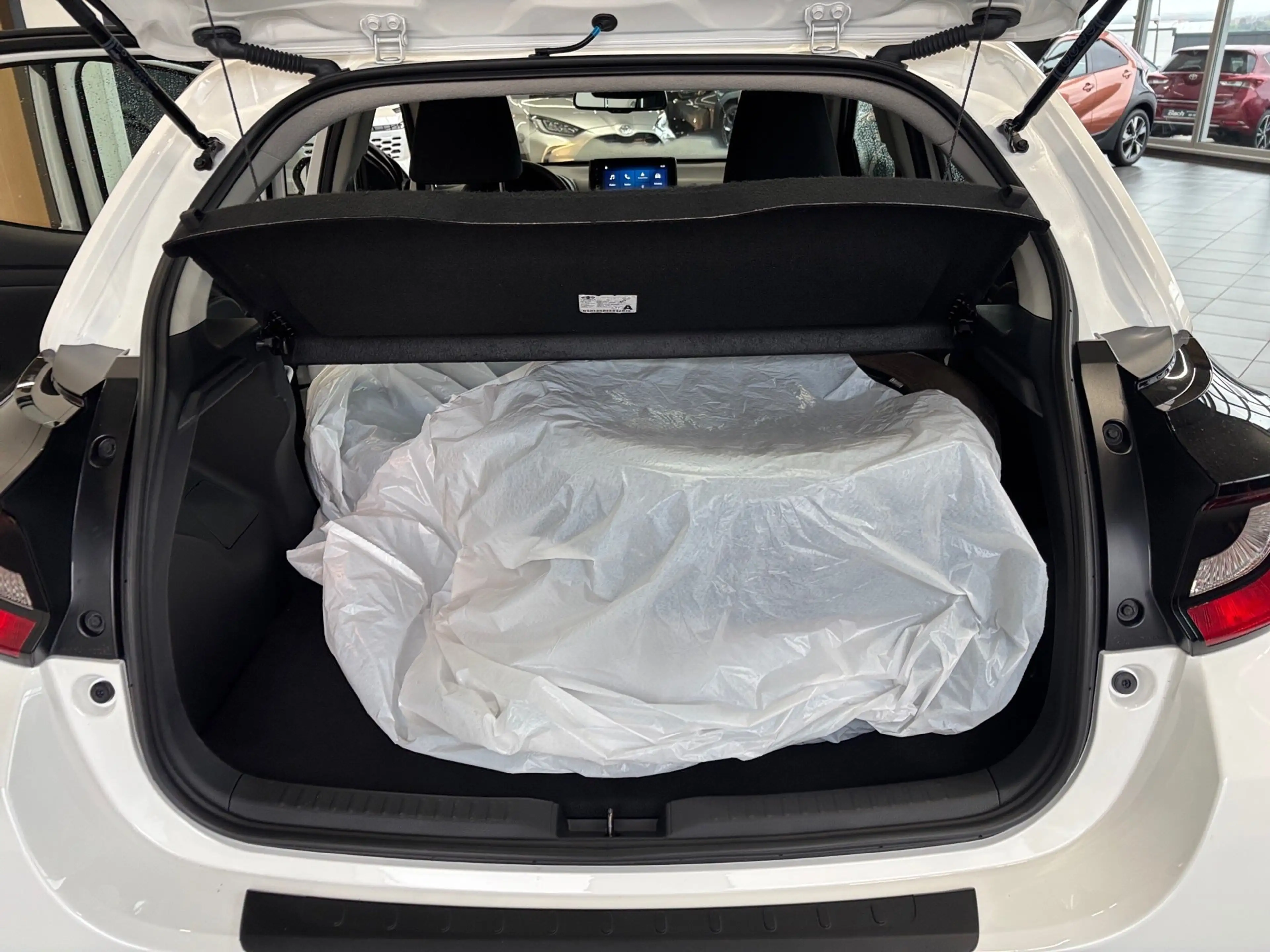 Toyota Yaris - 1.5 l Hybrid  Business AUT — photo 12