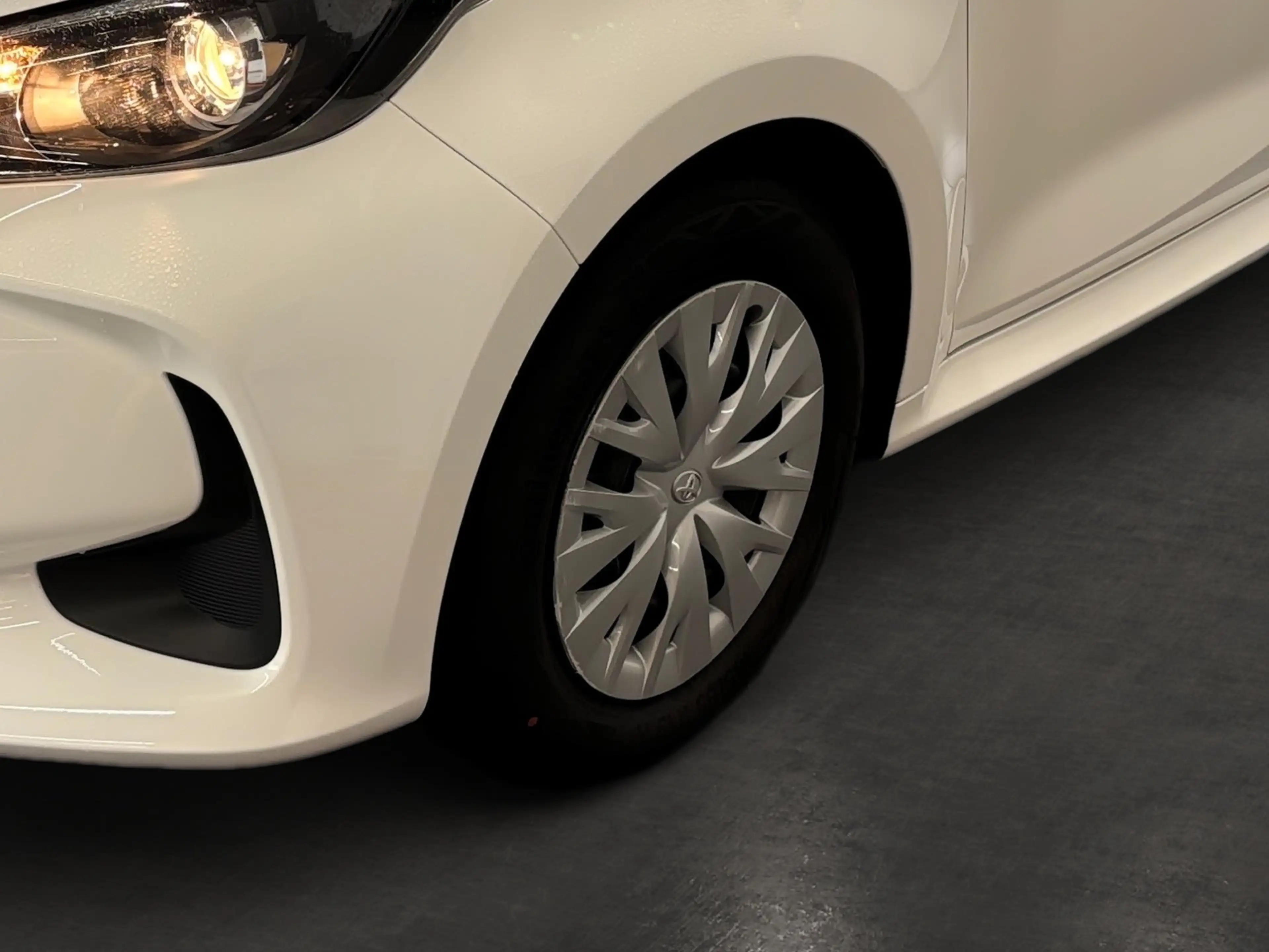Toyota Yaris - 1.5 l Hybrid  Business AUT — photo 6