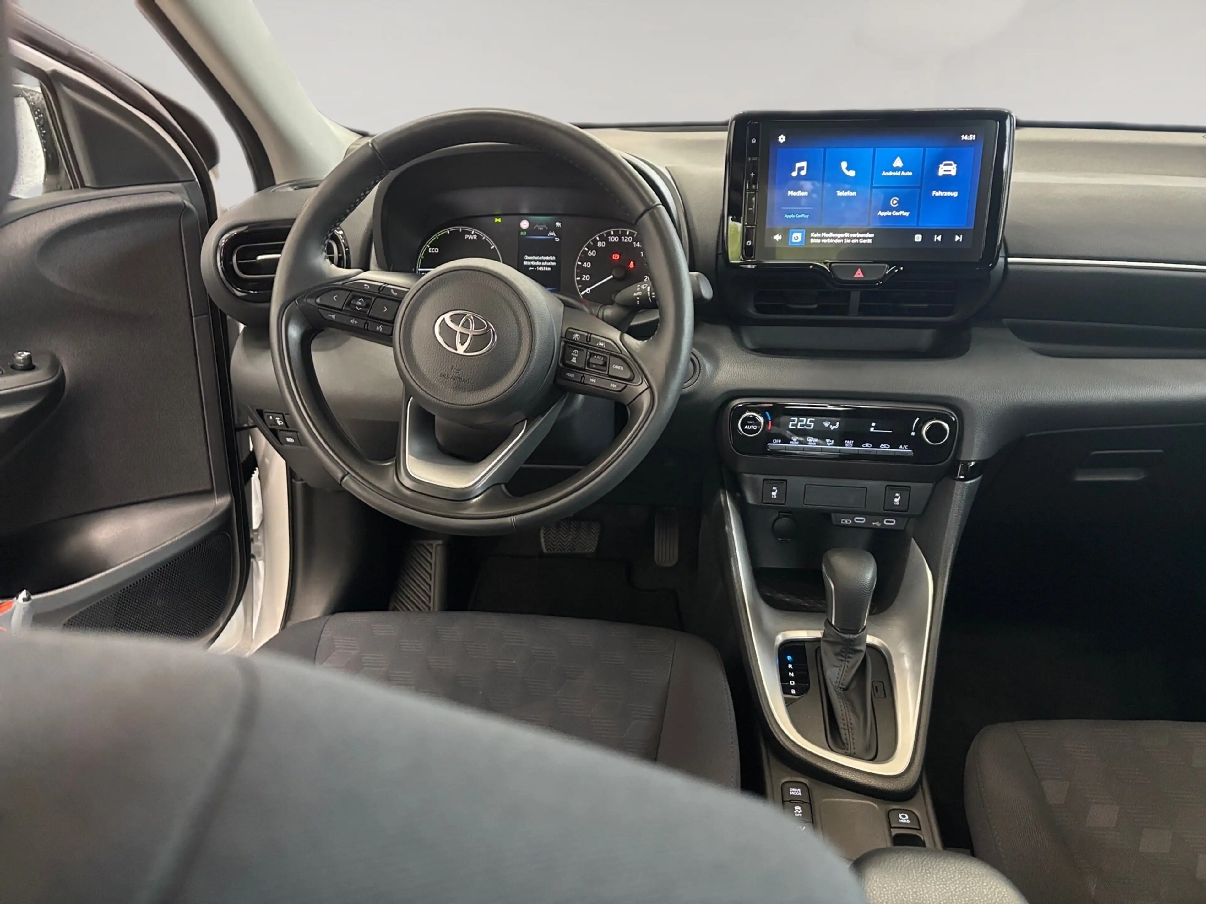 Toyota Yaris - 1.5 l Hybrid  Business AUT — photo 10