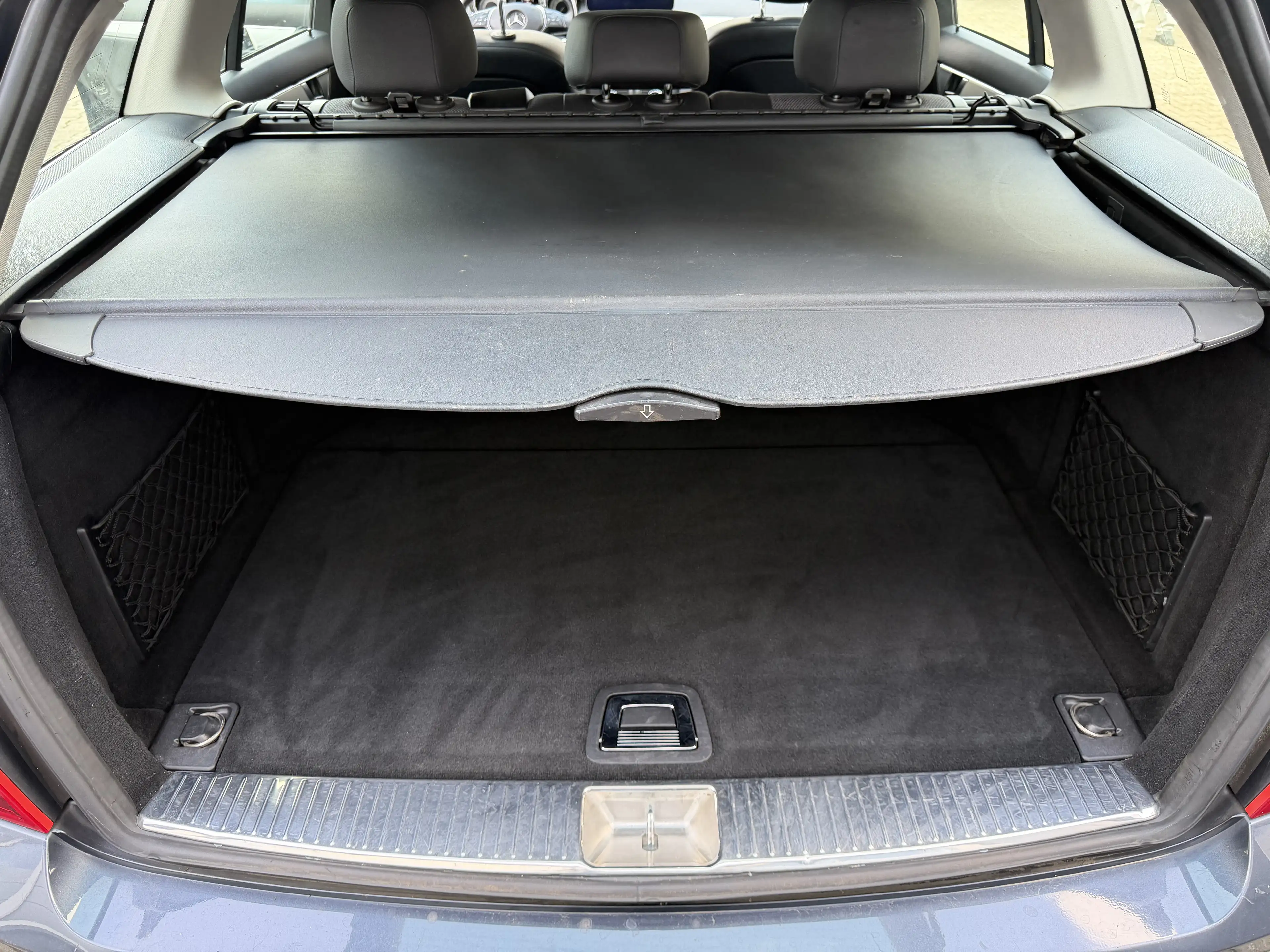 Mercedes-Benz C 180 CGI T Avatgarde BlueEfficiency 7G-TRONIC 2.H AHK Facelift — photo 17