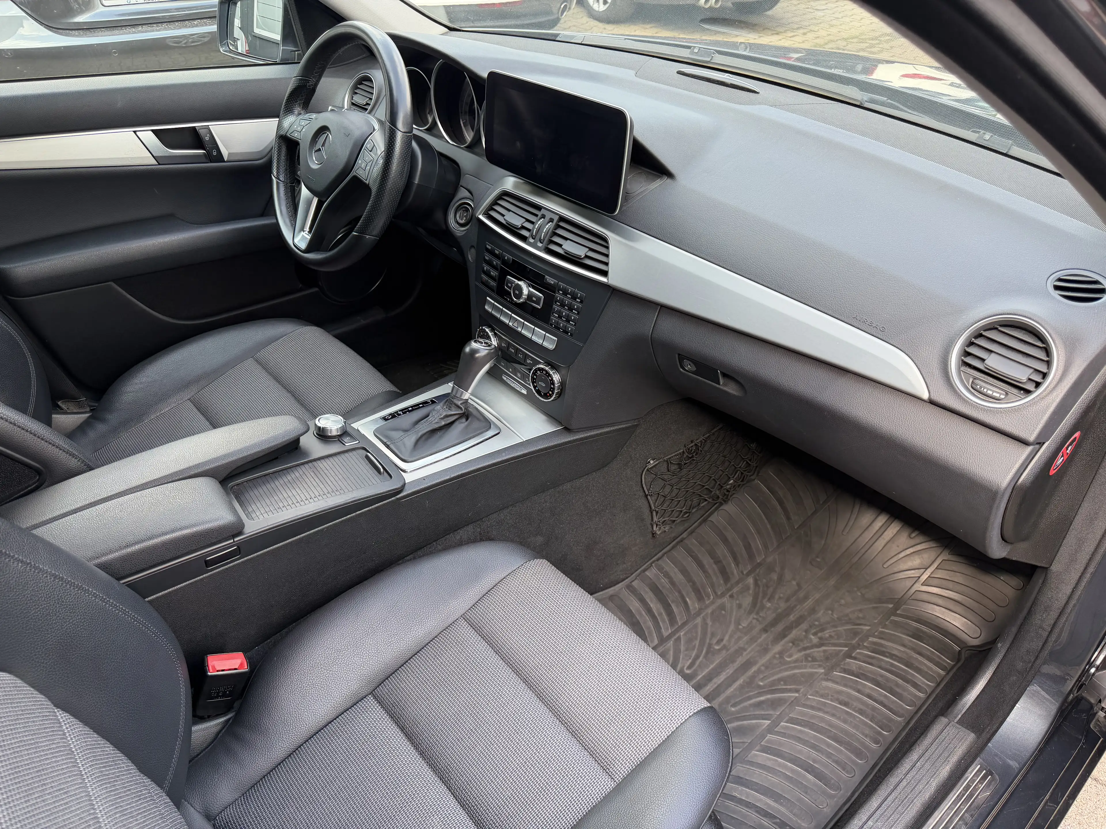 Mercedes-Benz C 180 CGI T Avatgarde BlueEfficiency 7G-TRONIC 2.H AHK Facelift — photo 7