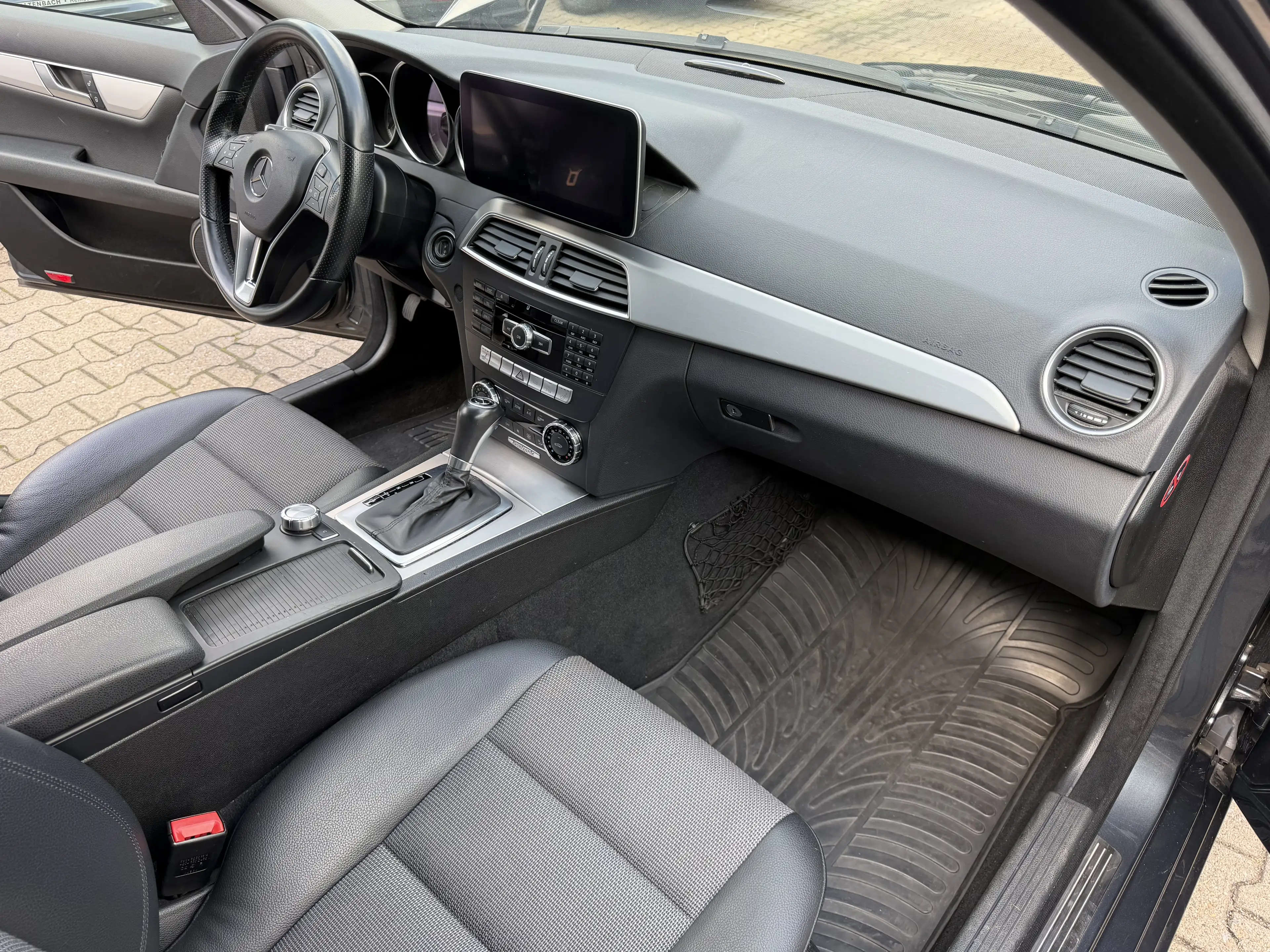 Mercedes-Benz C 180 CGI T Avatgarde BlueEfficiency 7G-TRONIC 2.H AHK Facelift — photo 18