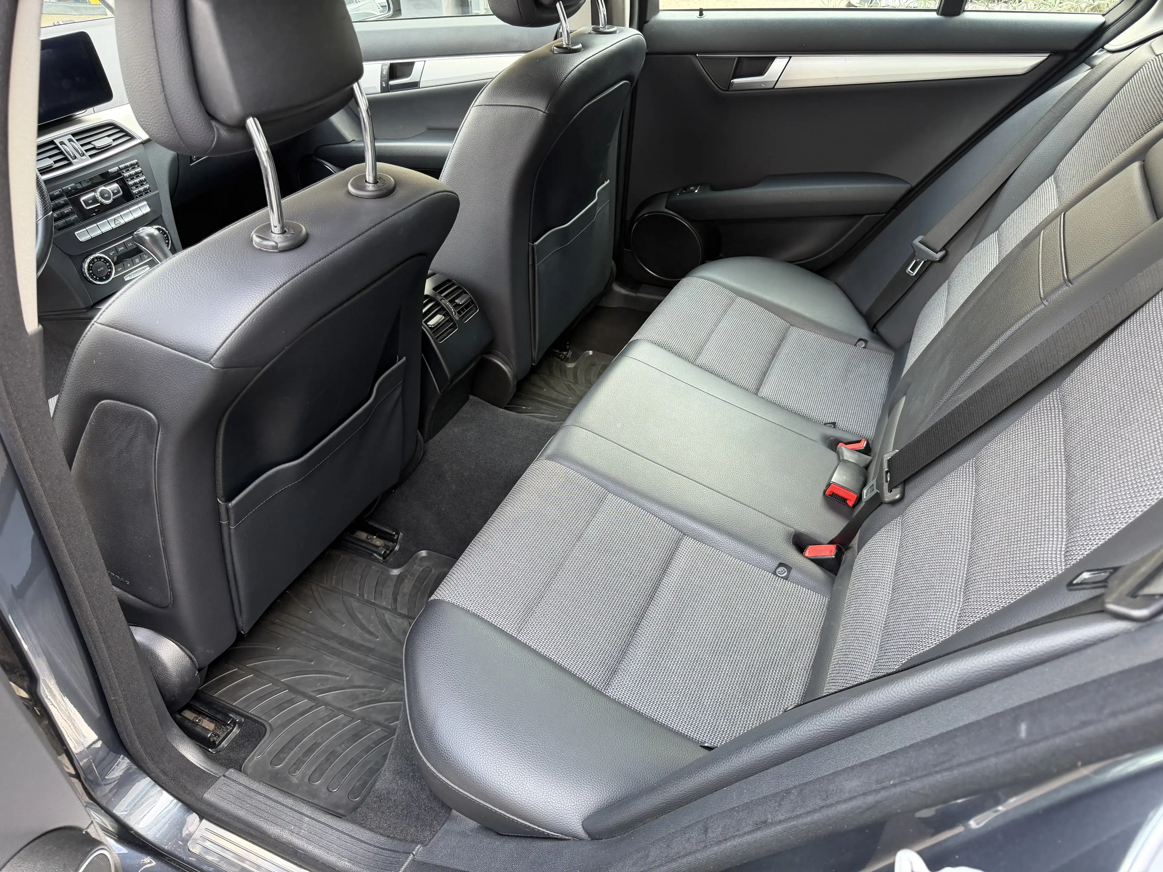 Mercedes-Benz C 180 CGI T Avatgarde BlueEfficiency 7G-TRONIC 2.H AHK Facelift — photo 16