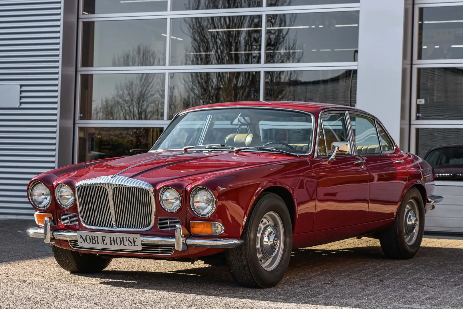 Daimler Double Six Short Wheel Base (1 of only 11 built)! Rojo - 1