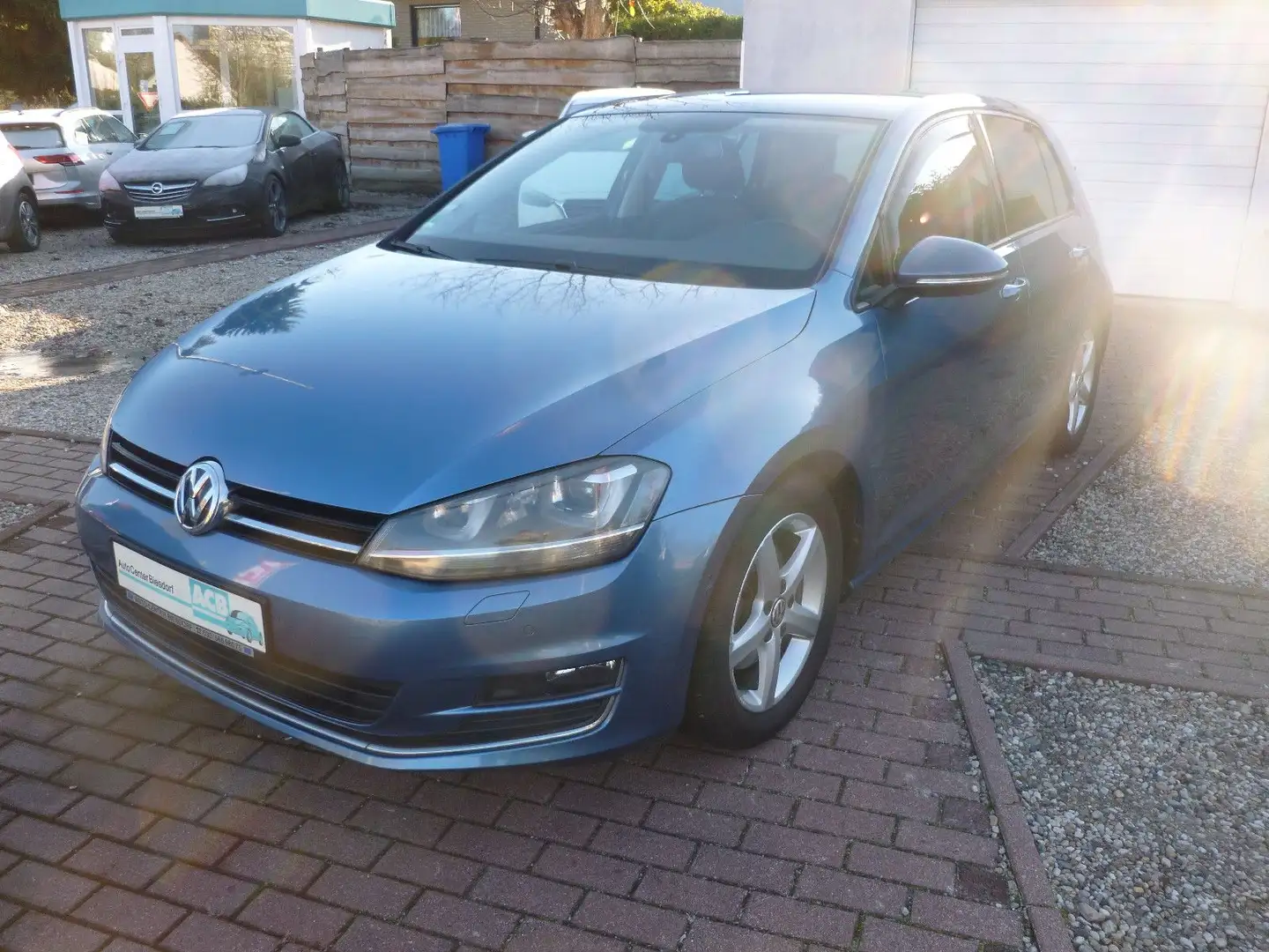 Volkswagen Golf VII Lim. Highline Navi/Sitzhzg/Bi-Xenon/AHK Azul - 1