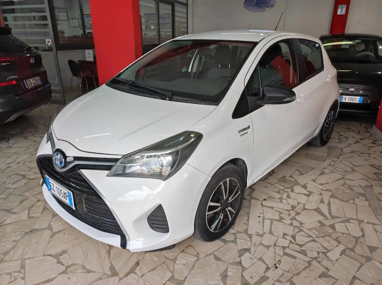 Toyota Yaris 1.5 Hybrid 5 porte Style Bianco - 2
