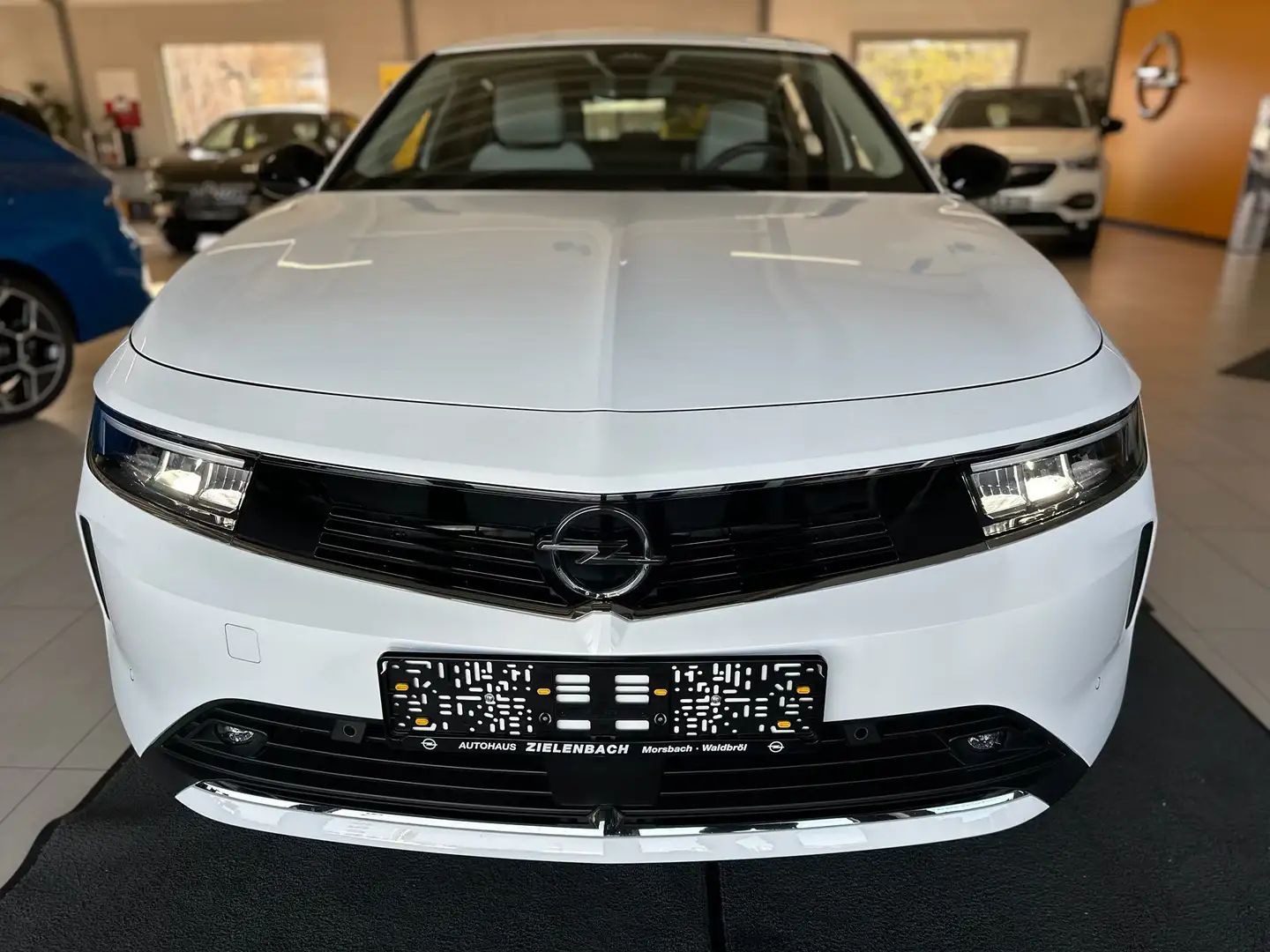 Opel Astra 1.2 Turbo Automatik Elegance -AHK- Weiß - 2