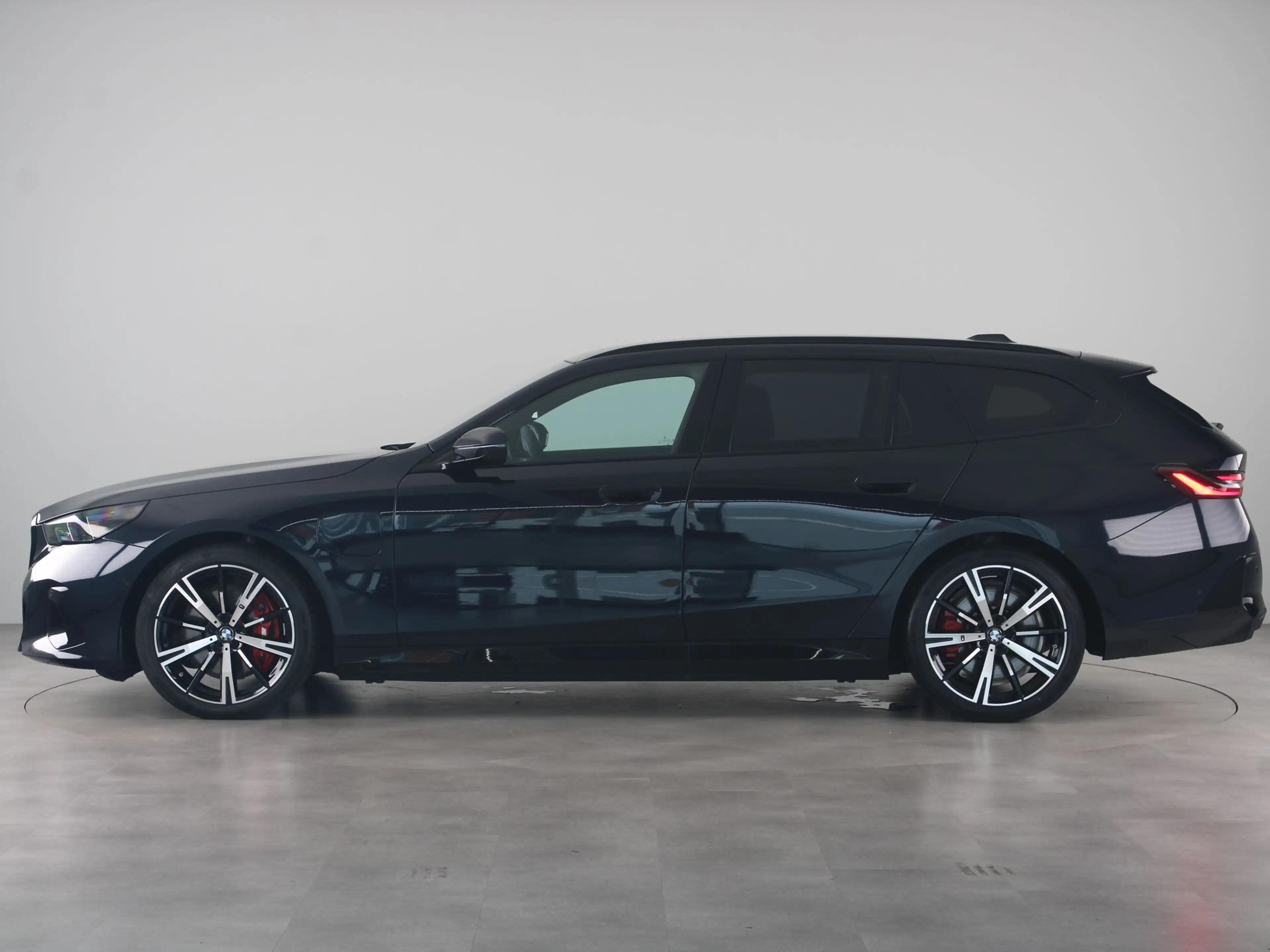 BMW 550 5 Serie 550e Touring xDrive — photo 12