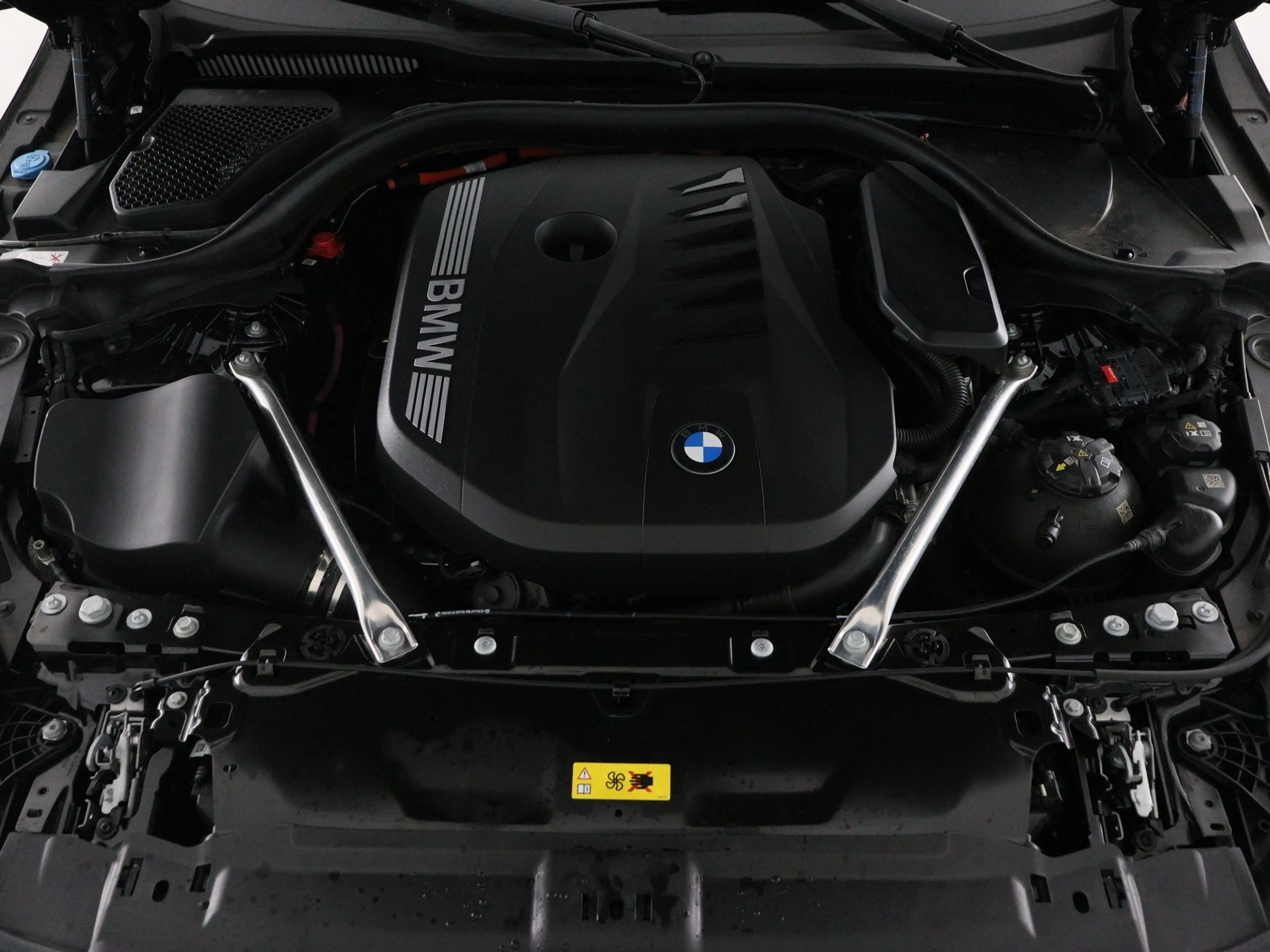 BMW 550 5 Serie 550e Touring xDrive — photo 3