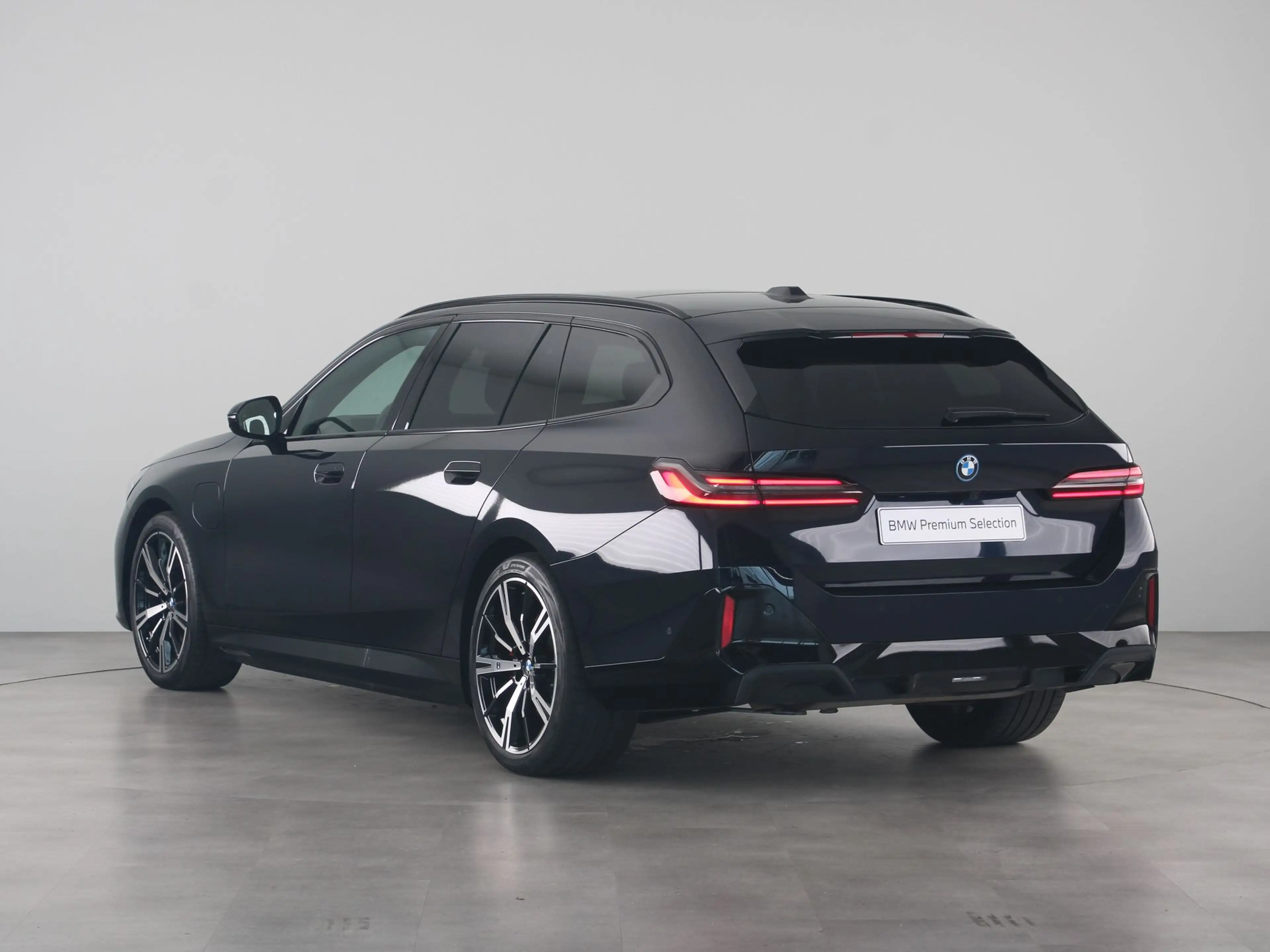 BMW 550 5 Serie 550e Touring xDrive — photo 11