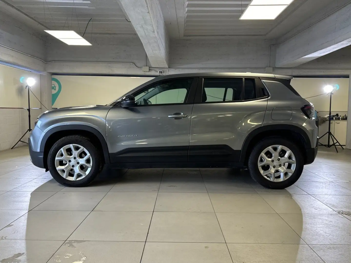 Jeep Avenger 1.2 Turbo Altitude Grau - 2